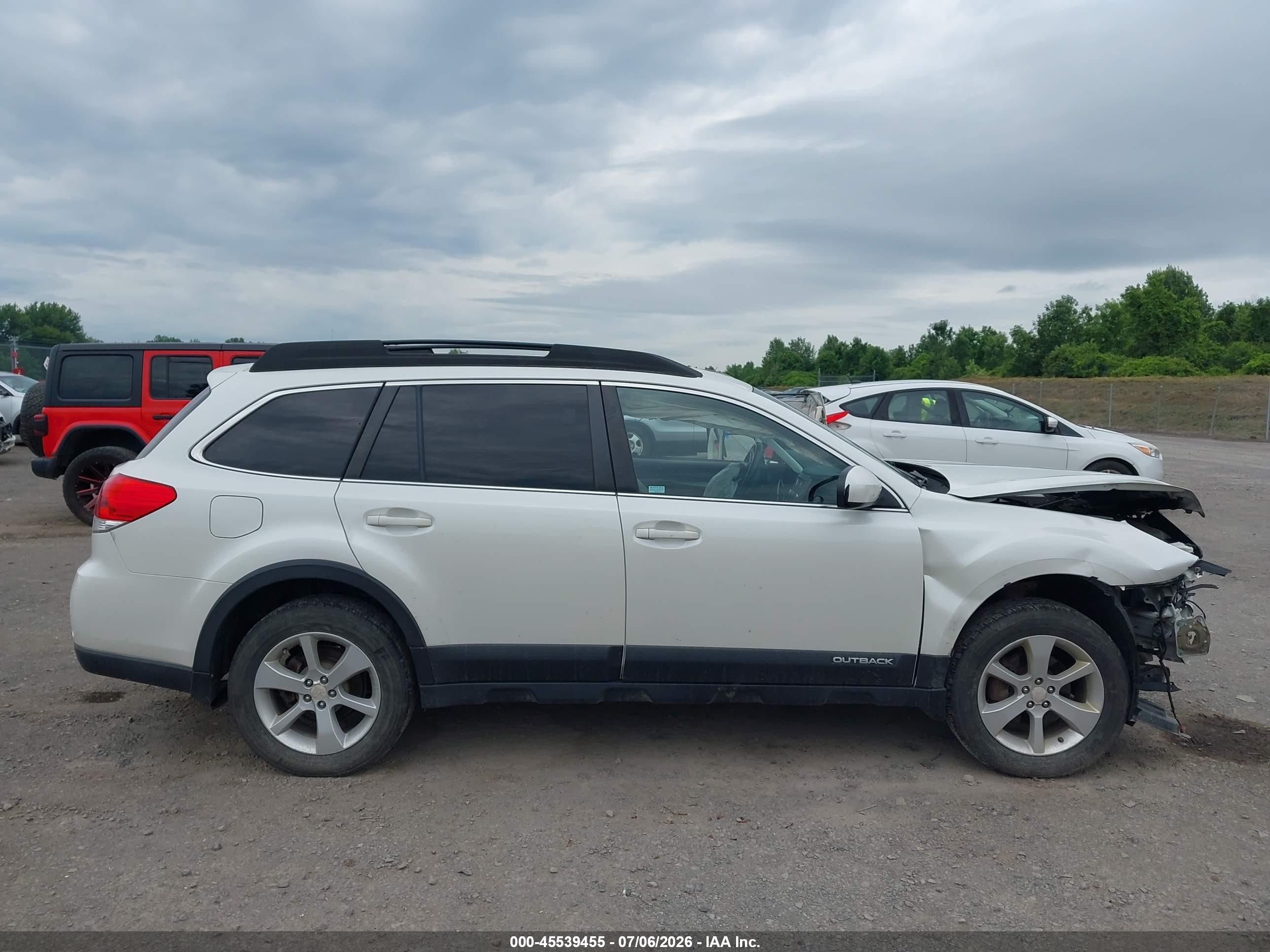 2013 Subaru Outback 2.5i Premium White vin: 4S4BRBCC3D3271389