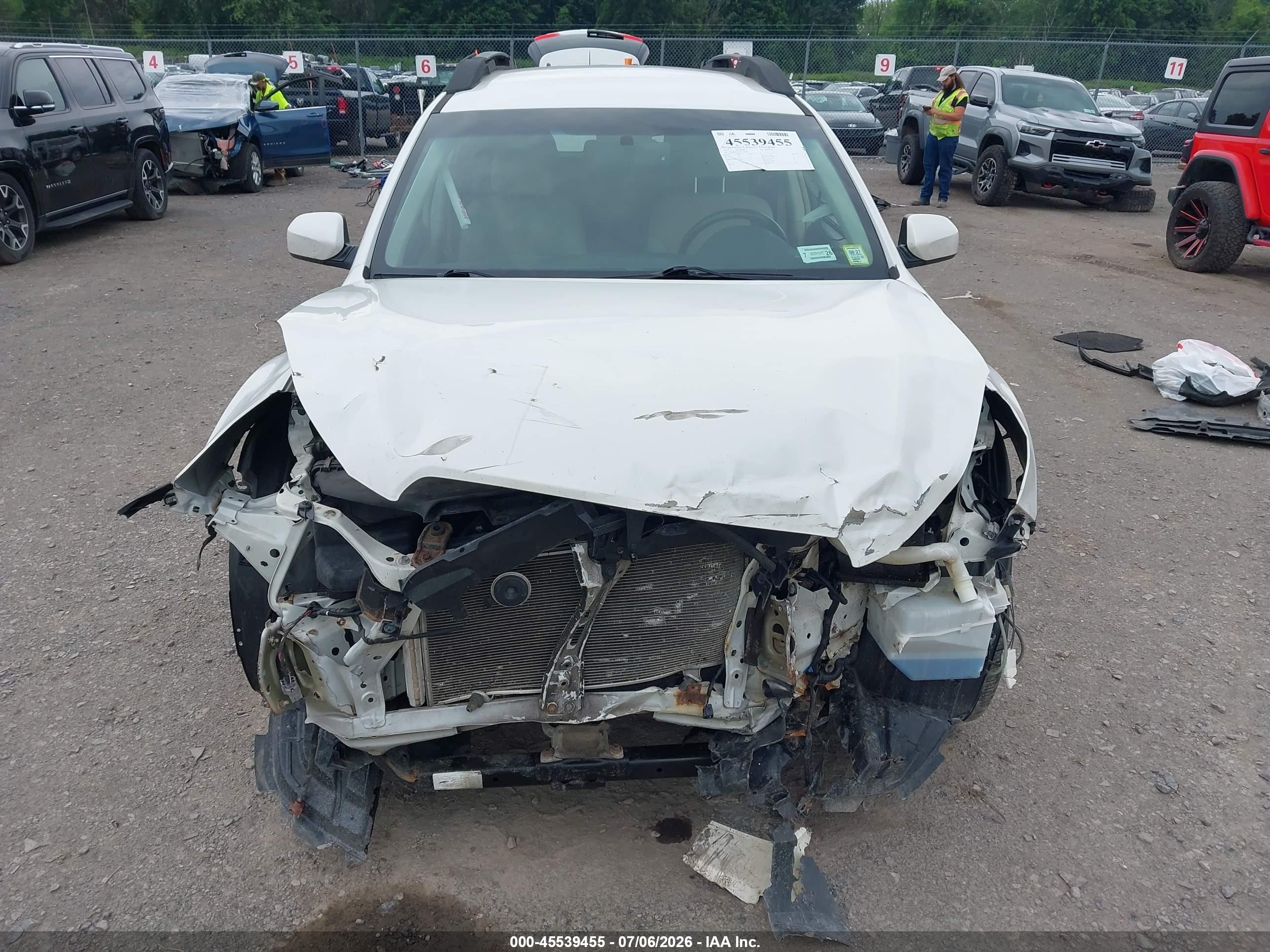 2013 Subaru Outback 2.5i Premium White vin: 4S4BRBCC3D3271389