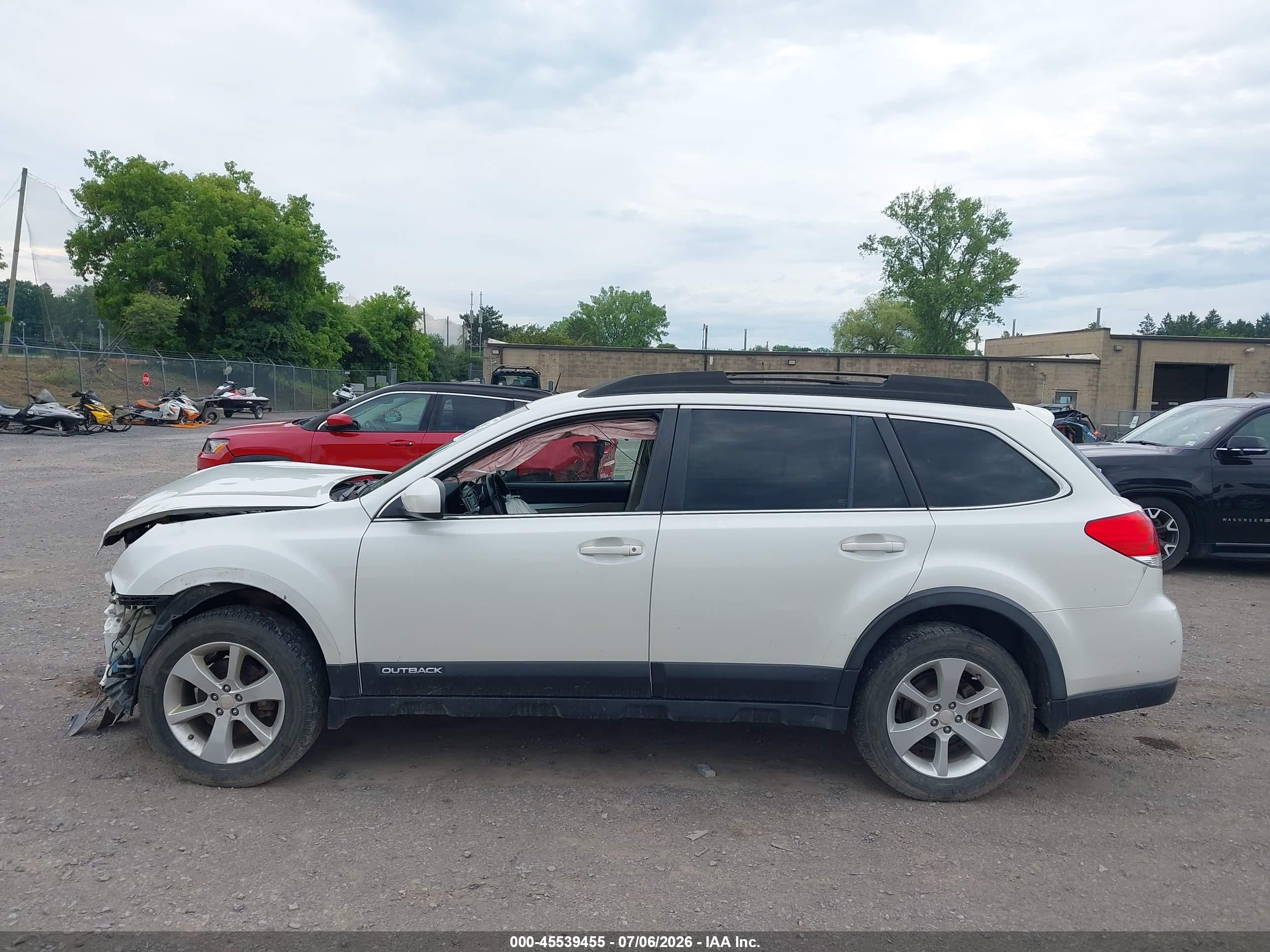 2013 Subaru Outback 2.5i Premium White vin: 4S4BRBCC3D3271389