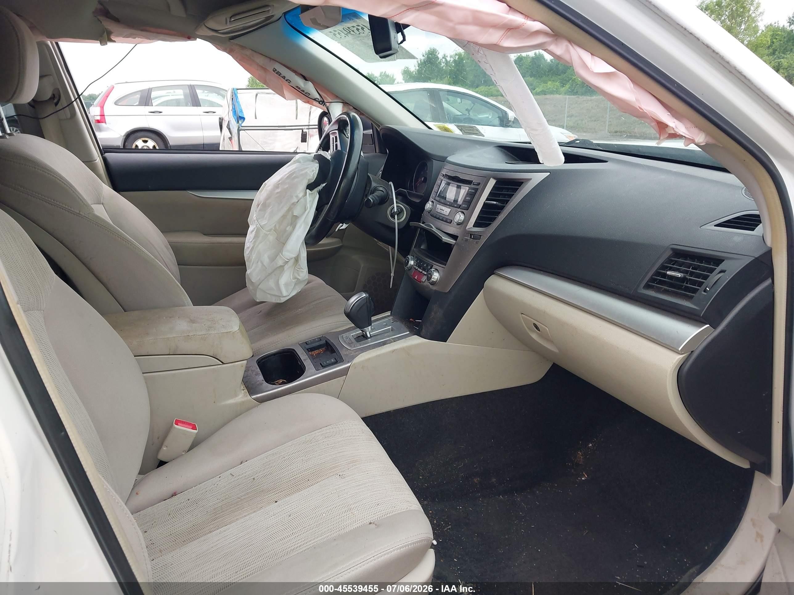 2013 Subaru Outback 2.5i Premium White vin: 4S4BRBCC3D3271389