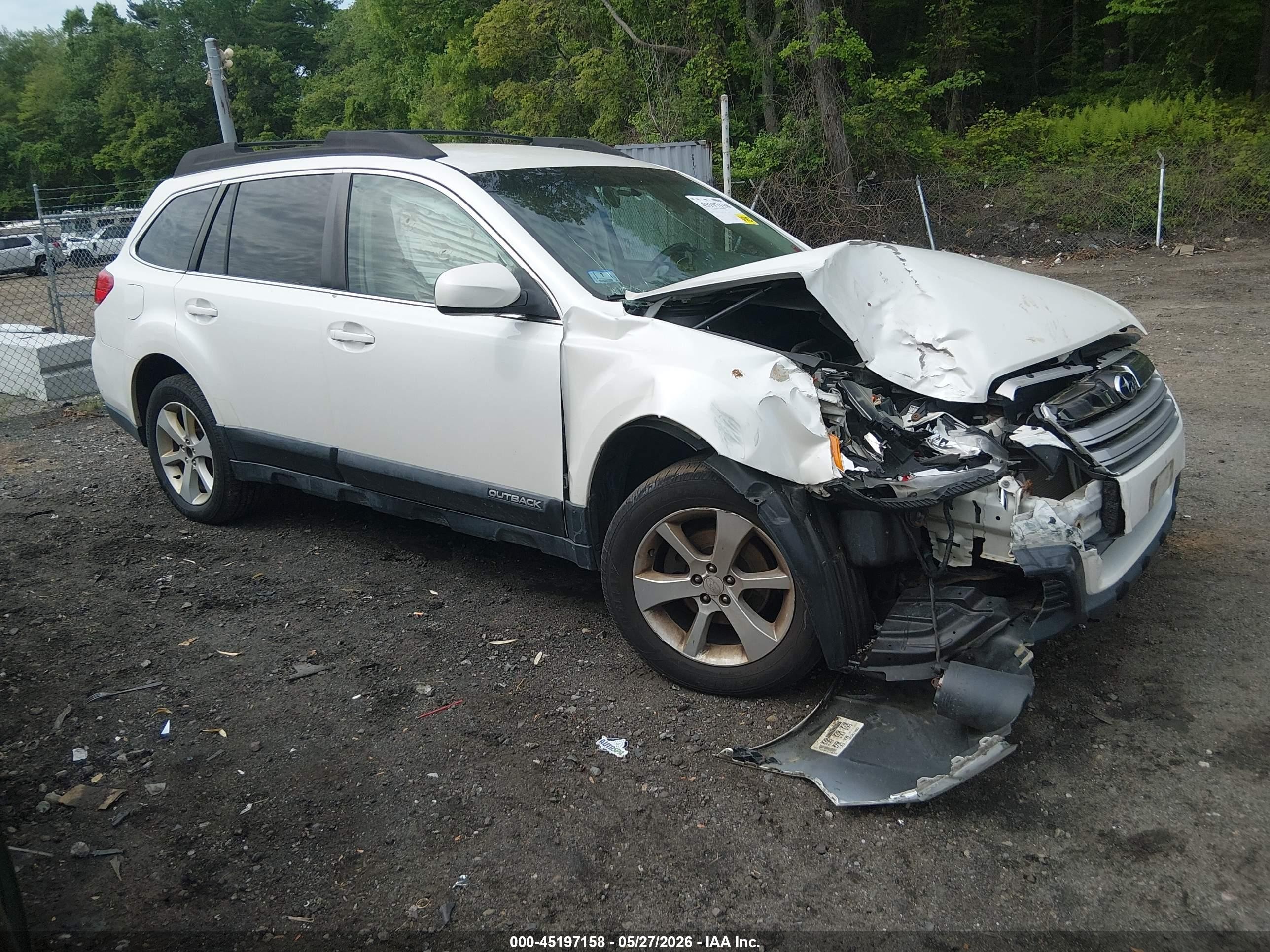 2013 Subaru Outback 2.5i Premium White vin: 4S4BRBCC3D3302723