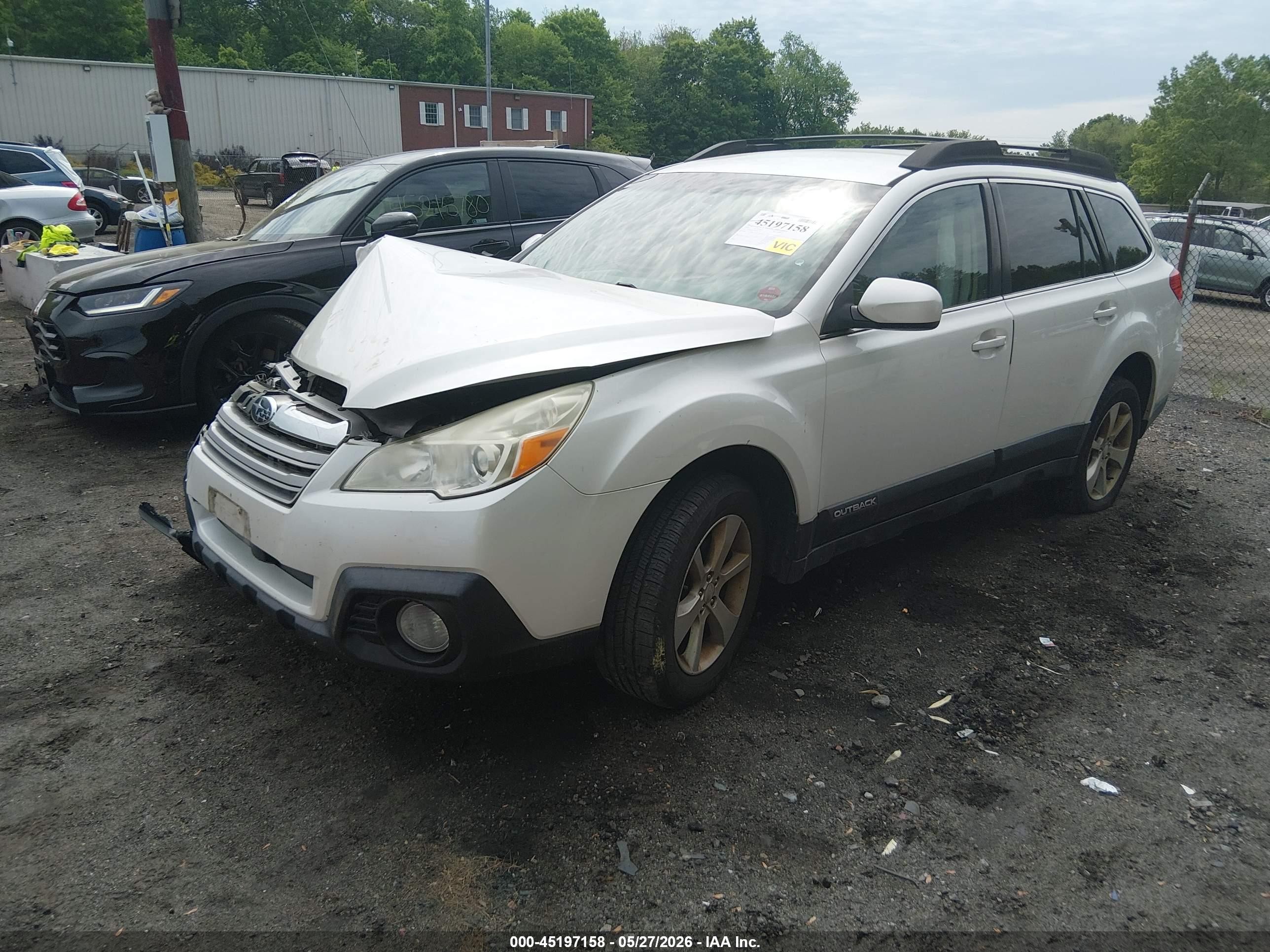 2013 Subaru Outback 2.5i Premium White vin: 4S4BRBCC3D3302723