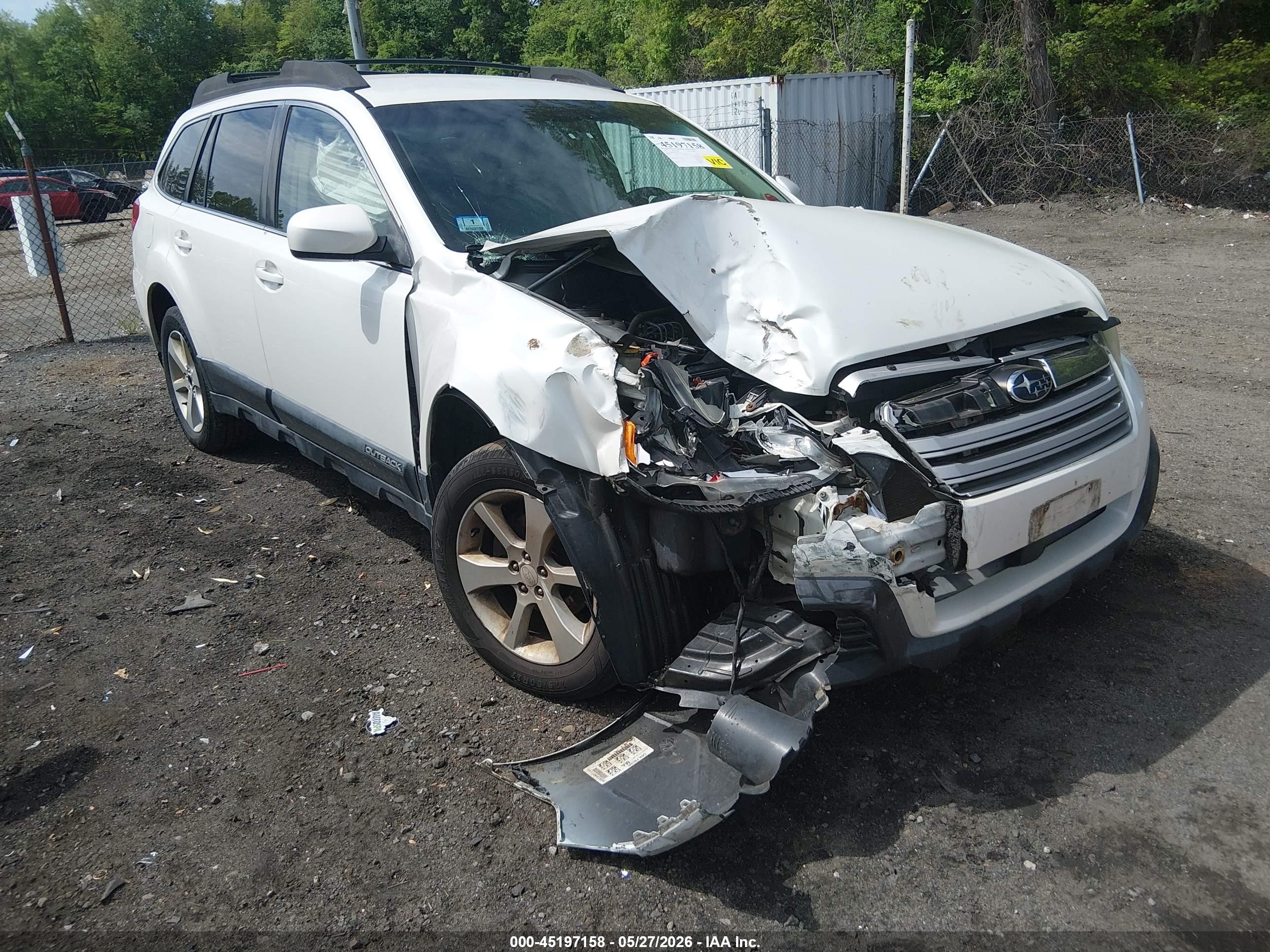 2013 Subaru Outback 2.5i Premium White vin: 4S4BRBCC3D3302723