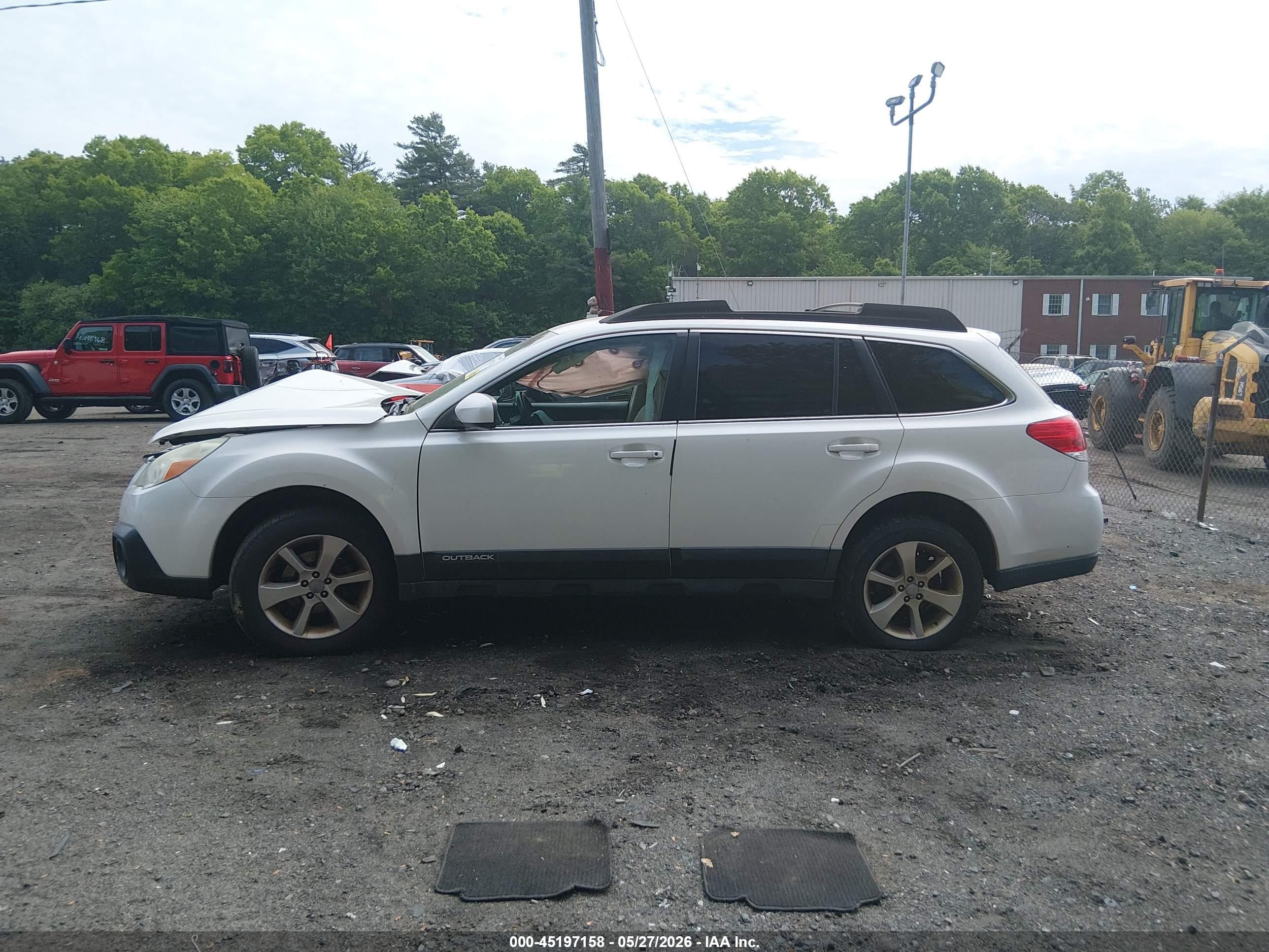 2013 Subaru Outback 2.5i Premium White vin: 4S4BRBCC3D3302723
