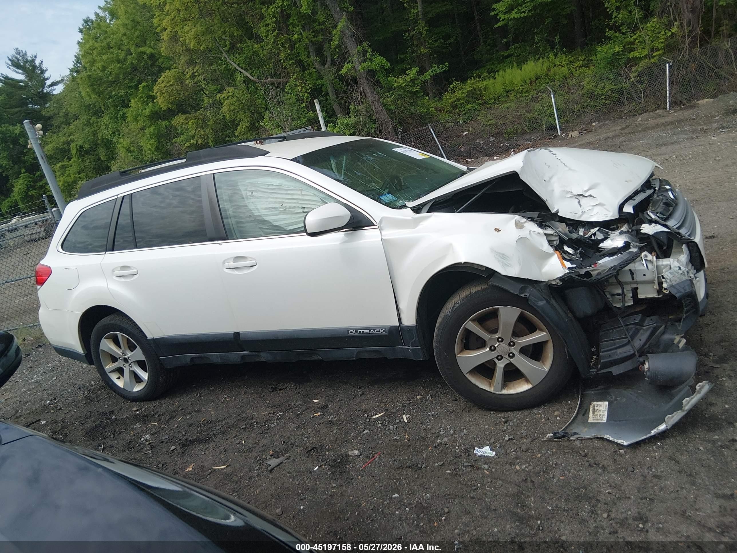 2013 Subaru Outback 2.5i Premium White vin: 4S4BRBCC3D3302723