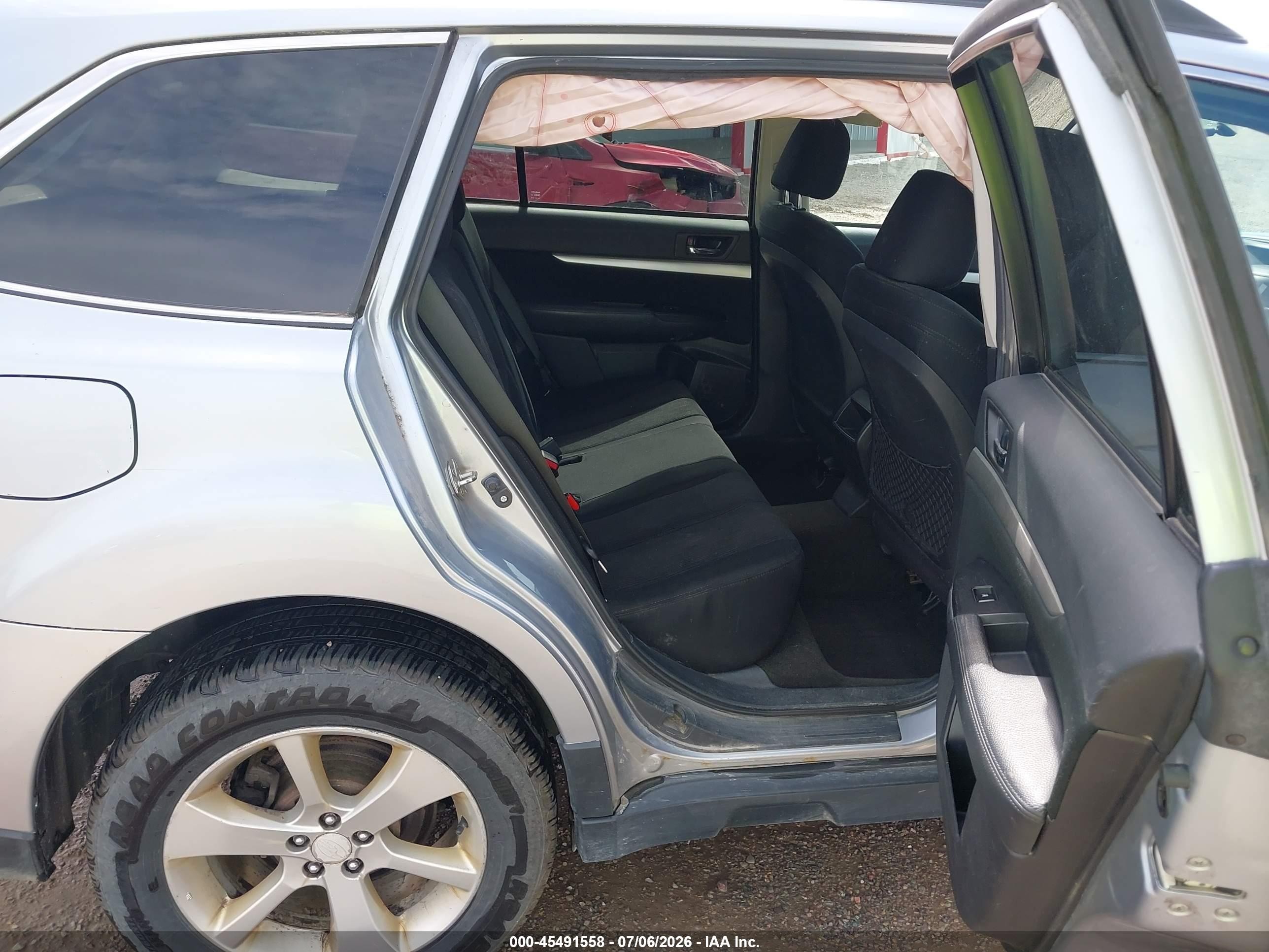 2013 Subaru Outback 2.5i Premium Silver vin: 4S4BRBCC3D3315097