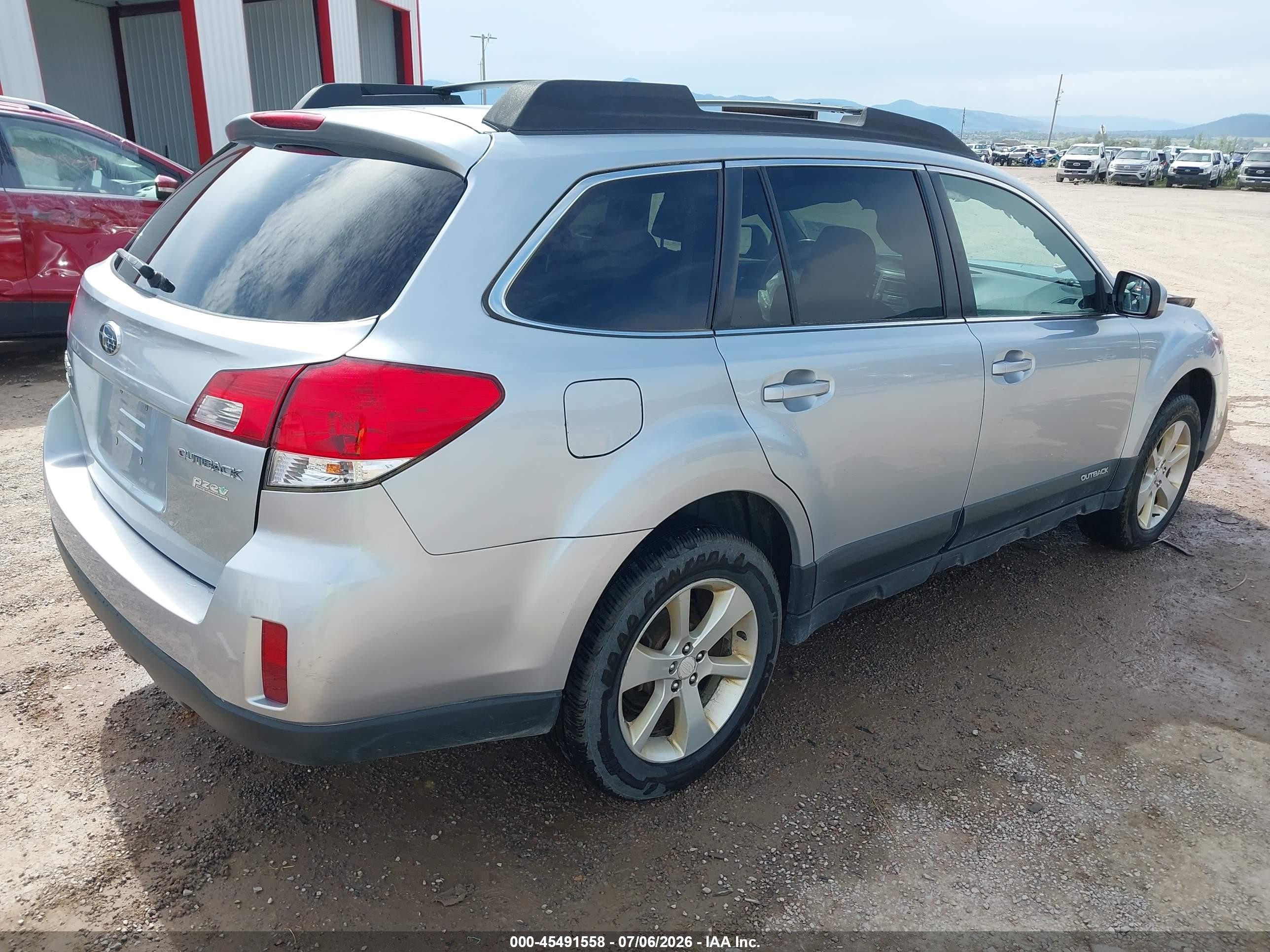 2013 Subaru Outback 2.5i Premium Silver vin: 4S4BRBCC3D3315097