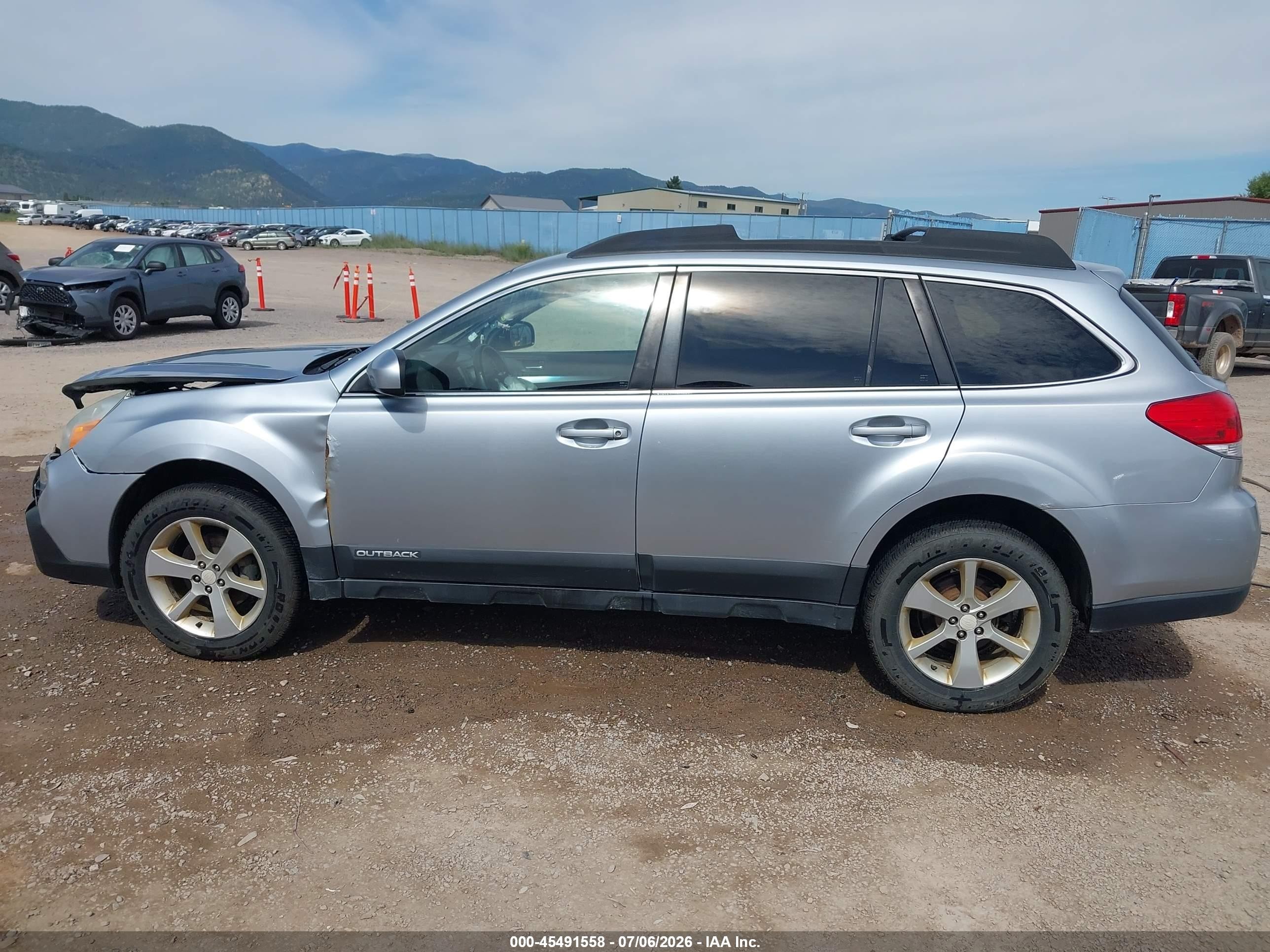 2013 Subaru Outback 2.5i Premium Silver vin: 4S4BRBCC3D3315097