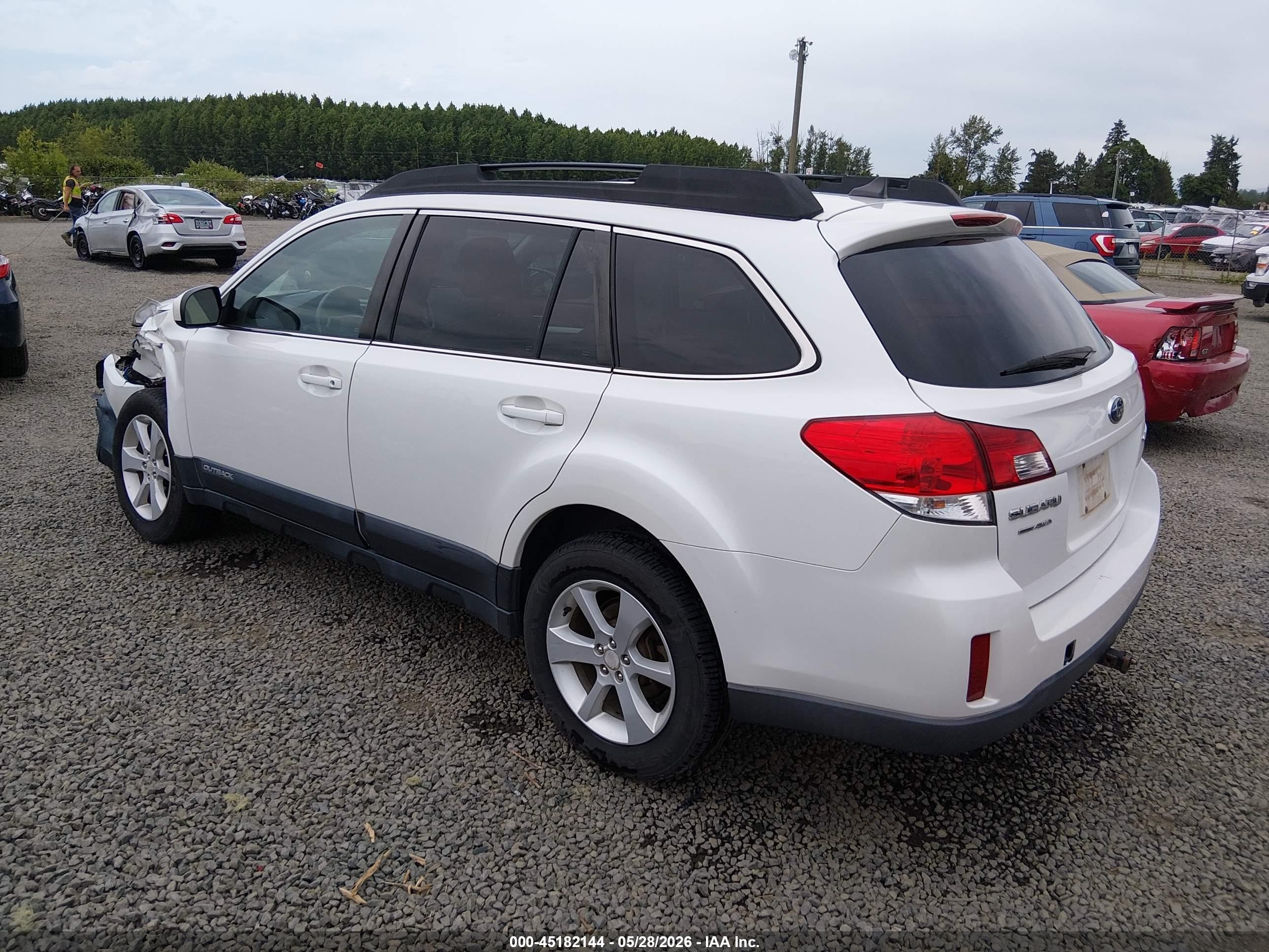 2014 Subaru Outback 2.5i Premium White vin: 4S4BRBCC3E3202185