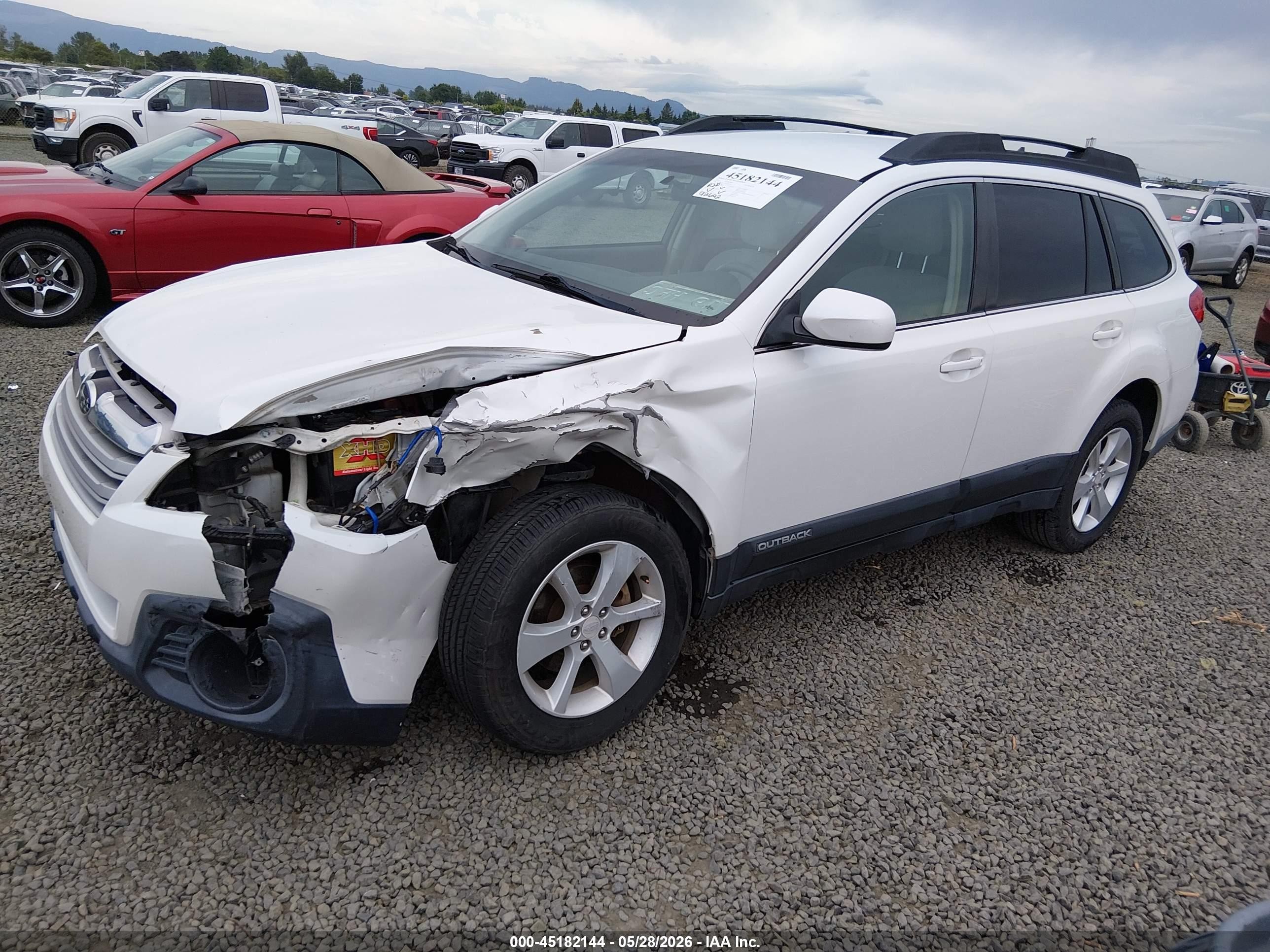 2014 Subaru Outback 2.5i Premium White vin: 4S4BRBCC3E3202185