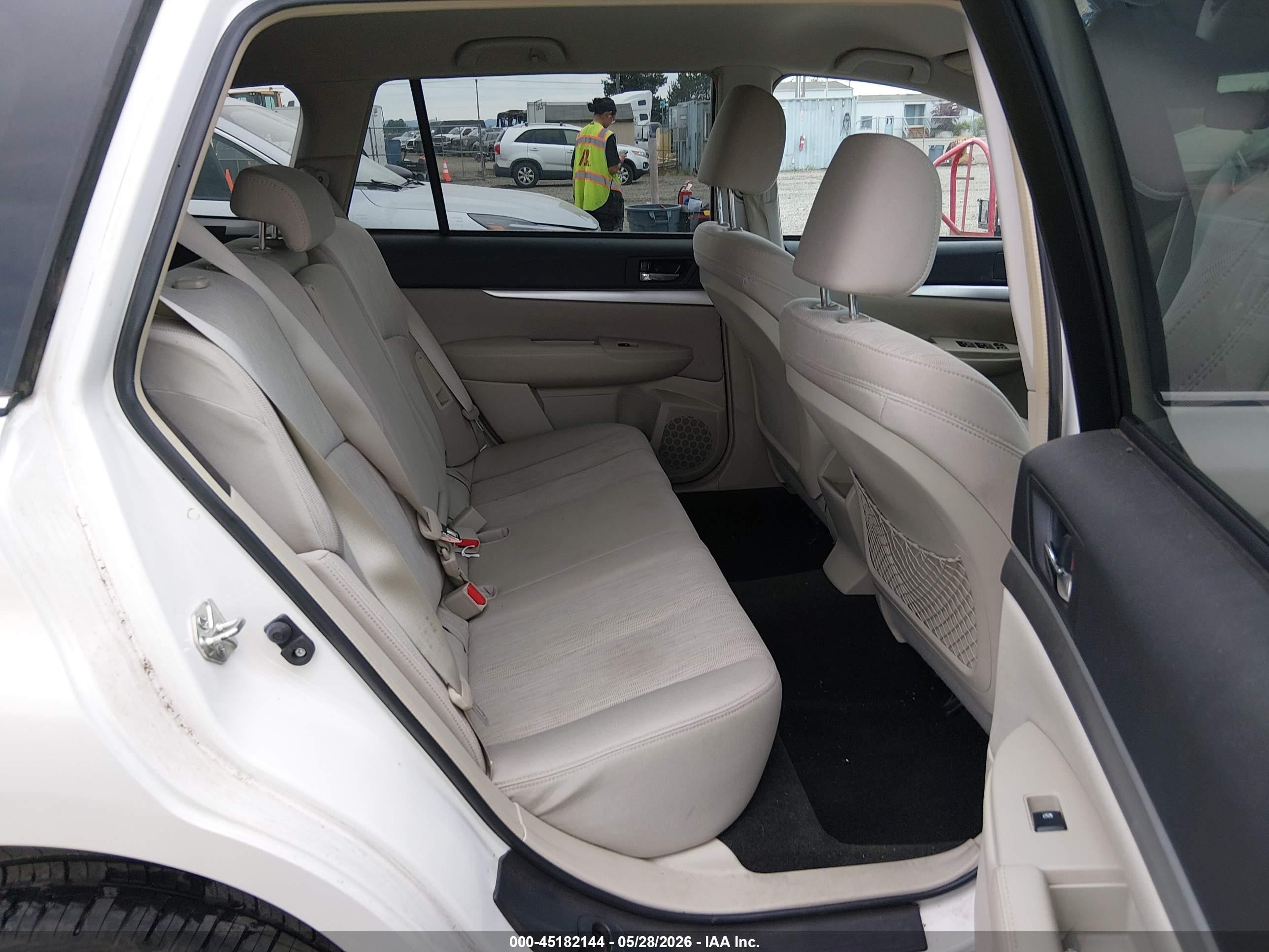 2014 Subaru Outback 2.5i Premium White vin: 4S4BRBCC3E3202185