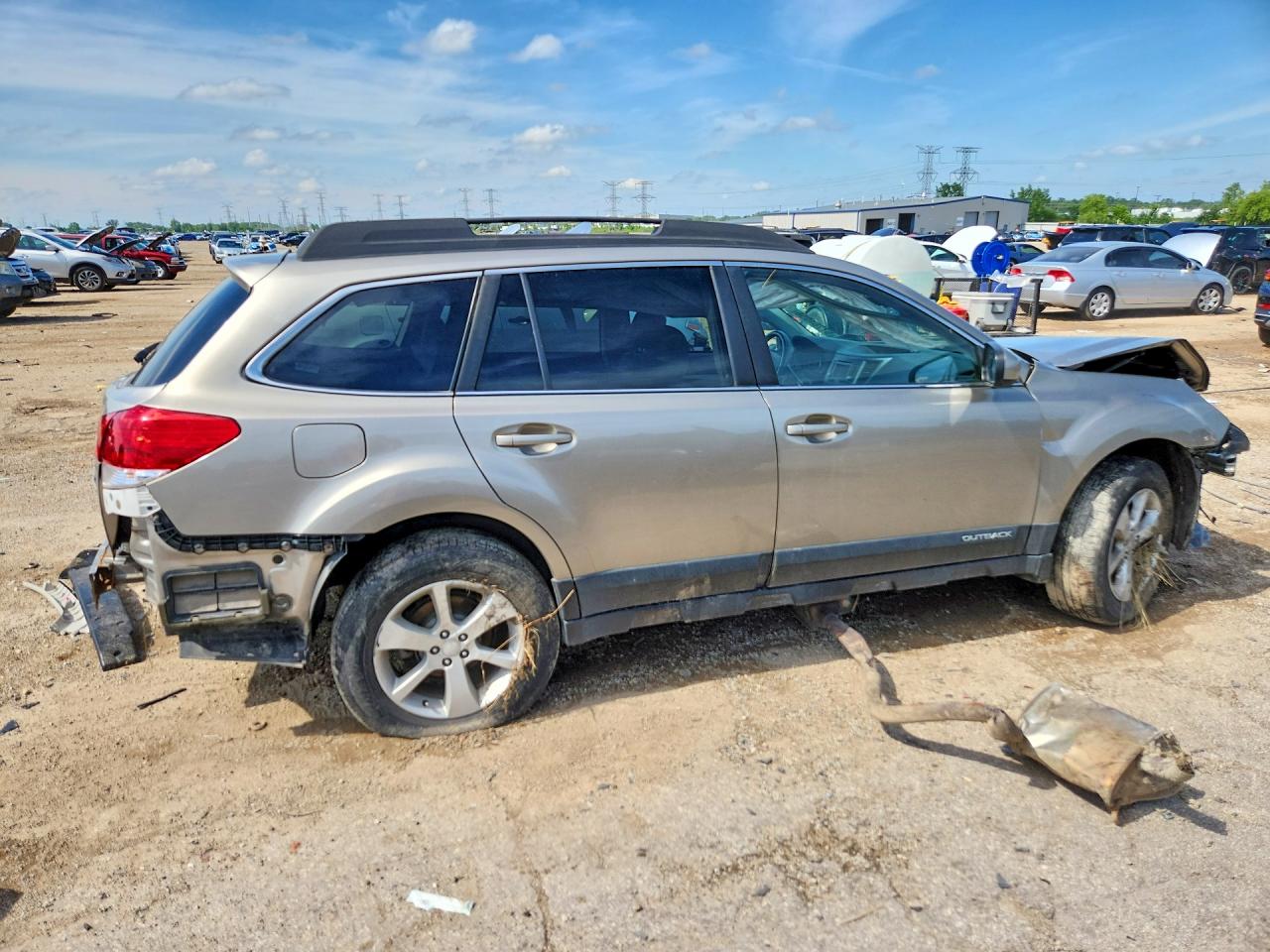 2014 Subaru Outback 2.5i Premium Cream vin: 4S4BRBCC3E3287108