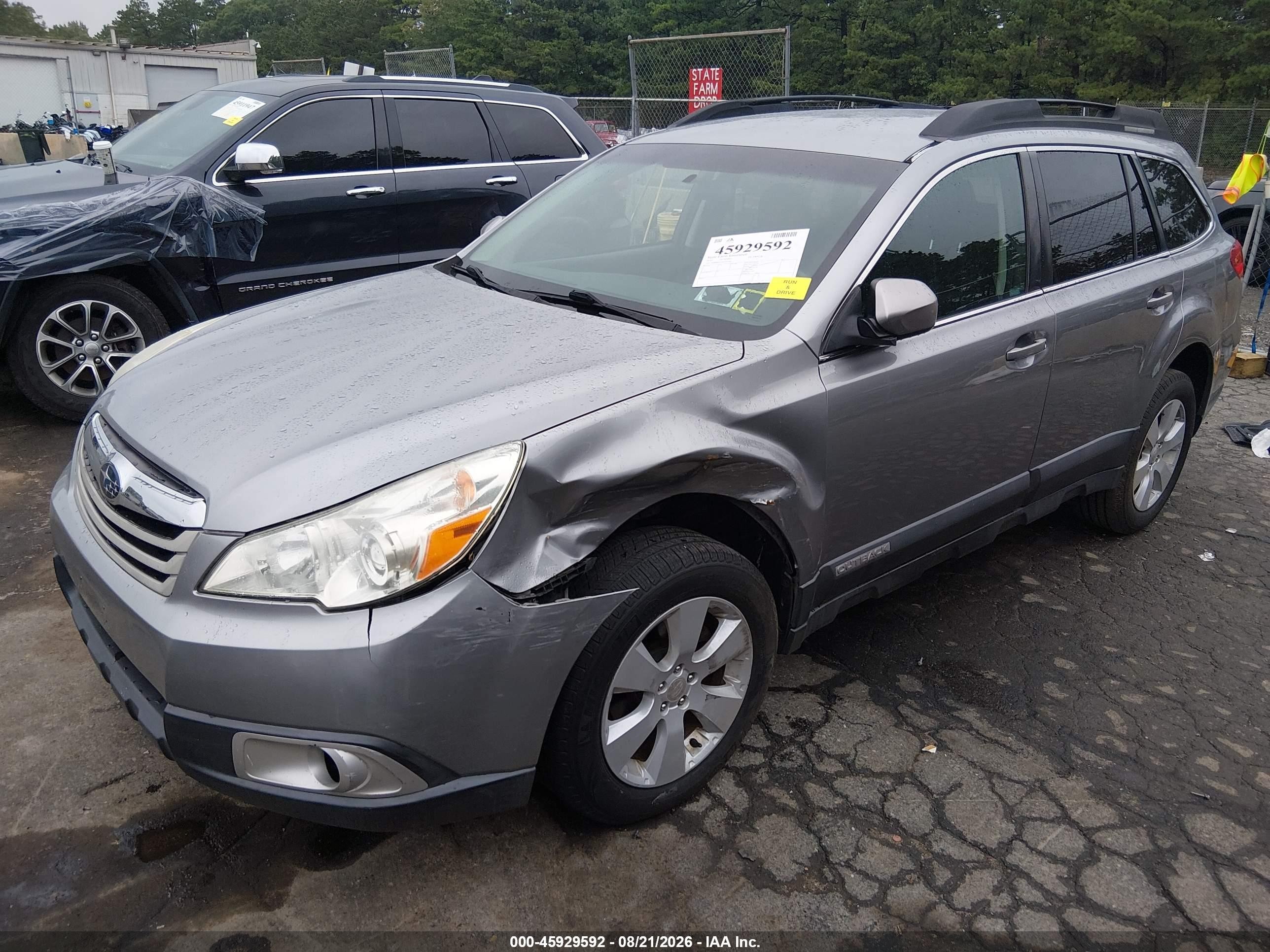 2010 Subaru Outback 2.5i Premium Silver vin: 4S4BRBCC4A3365566