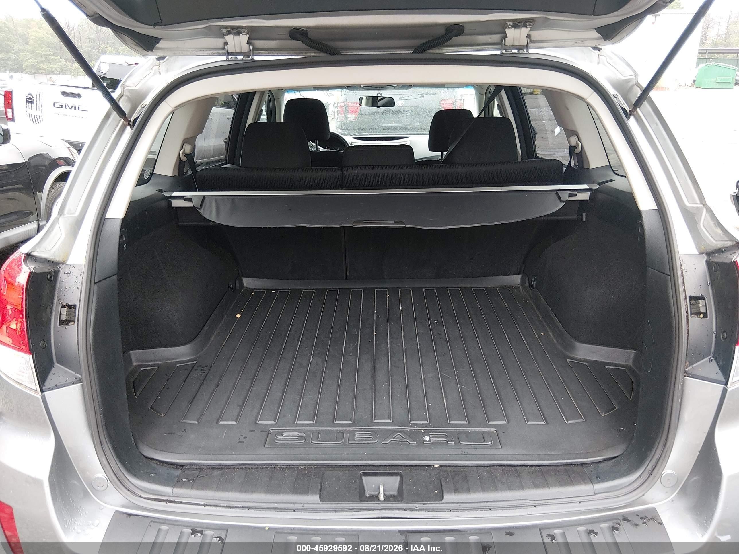 2010 Subaru Outback 2.5i Premium Silver vin: 4S4BRBCC4A3365566