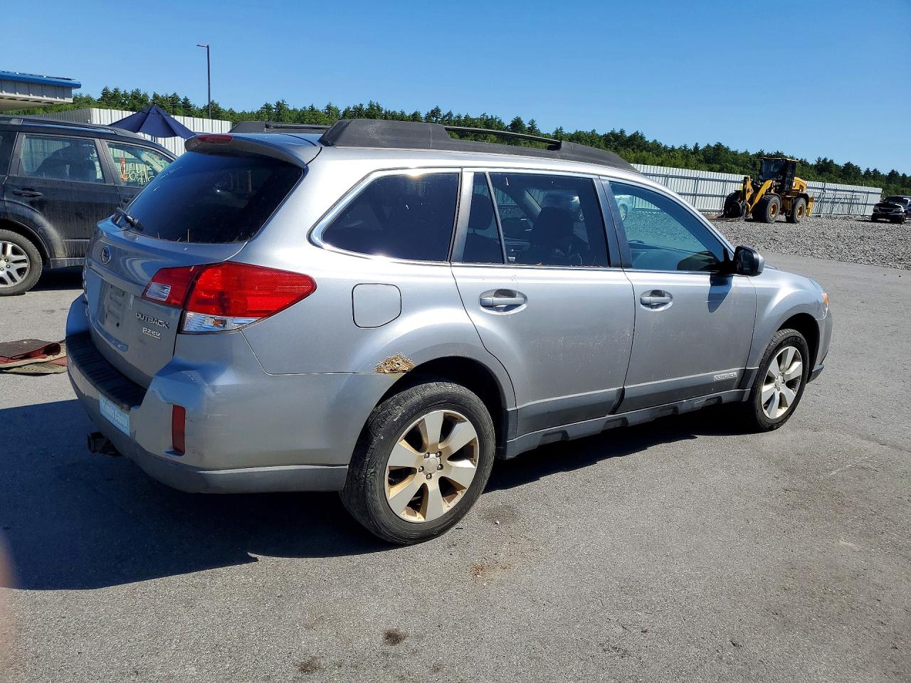 2011 Subaru Outback 2.5i Premium Silver vin: 4S4BRBCC4B3372907