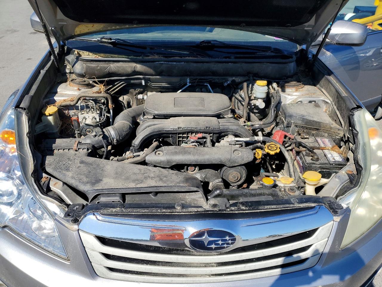2011 Subaru Outback 2.5i Premium Silver vin: 4S4BRBCC4B3372907