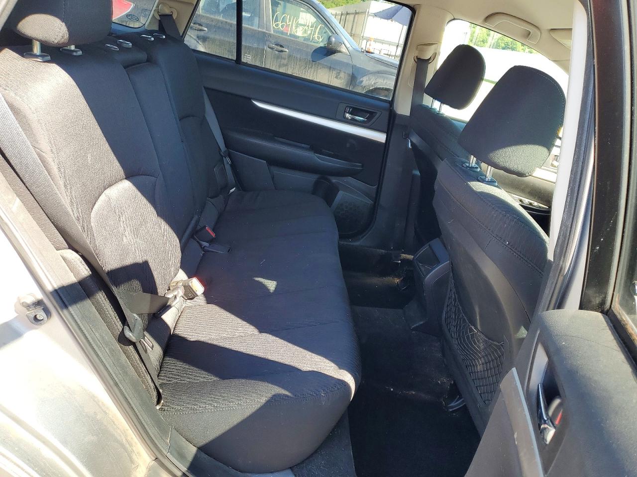 2011 Subaru Outback 2.5i Premium Silver vin: 4S4BRBCC4B3372907