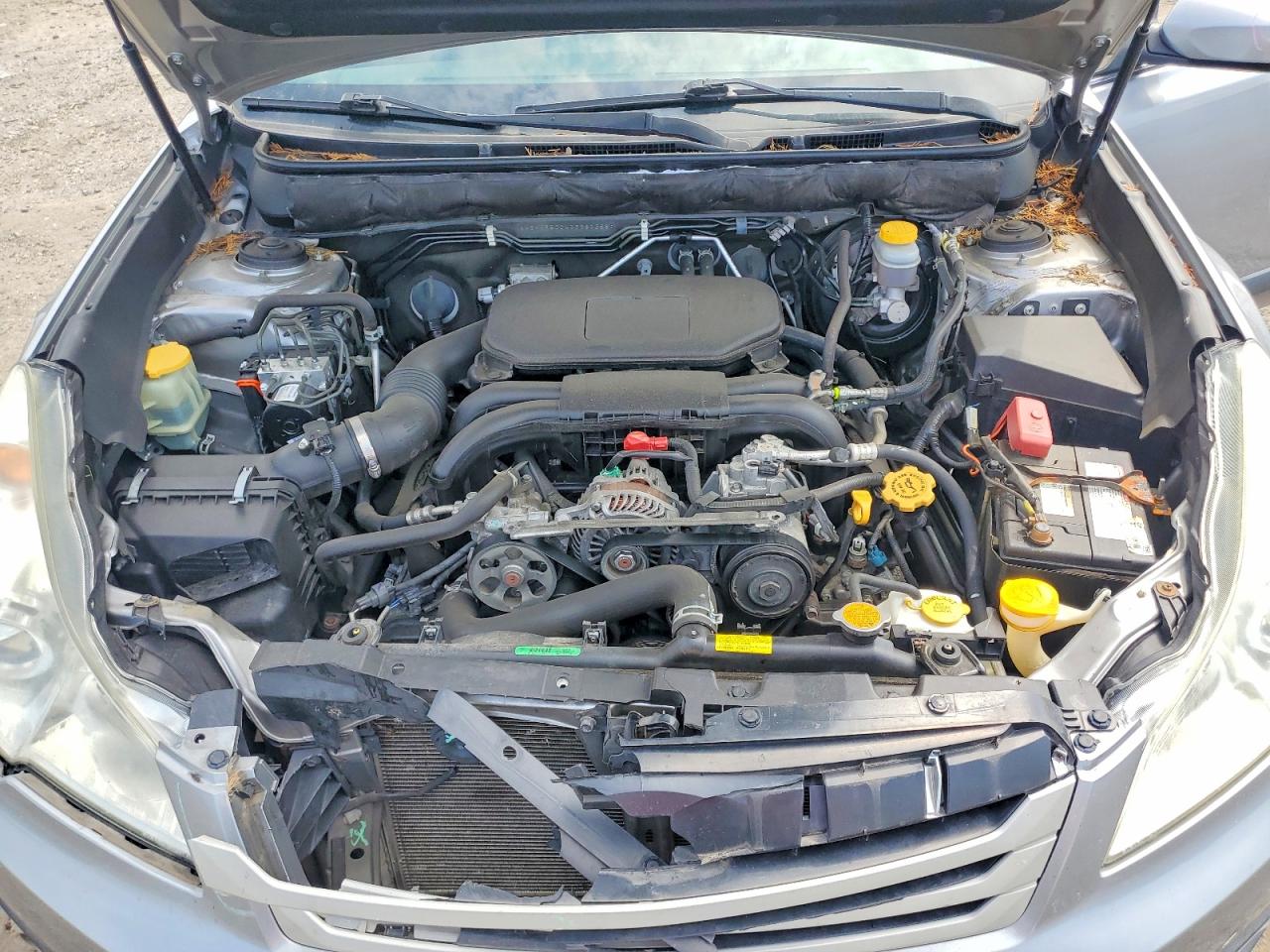 2011 Subaru Outback 2.5i Premium Silver vin: 4S4BRBCC4B3380358