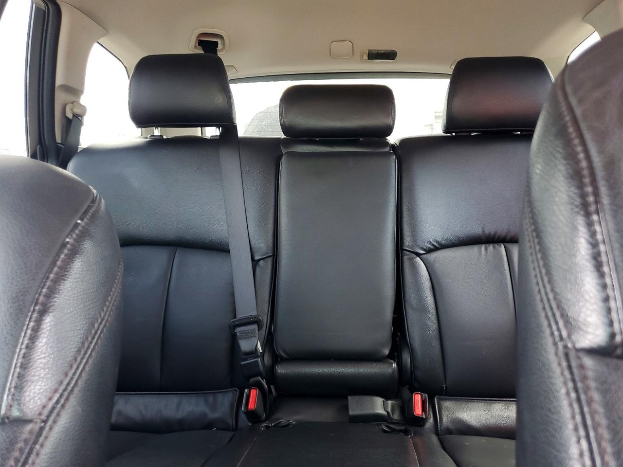 2011 Subaru Outback 2.5i Premium Silver vin: 4S4BRBCC4B3380358