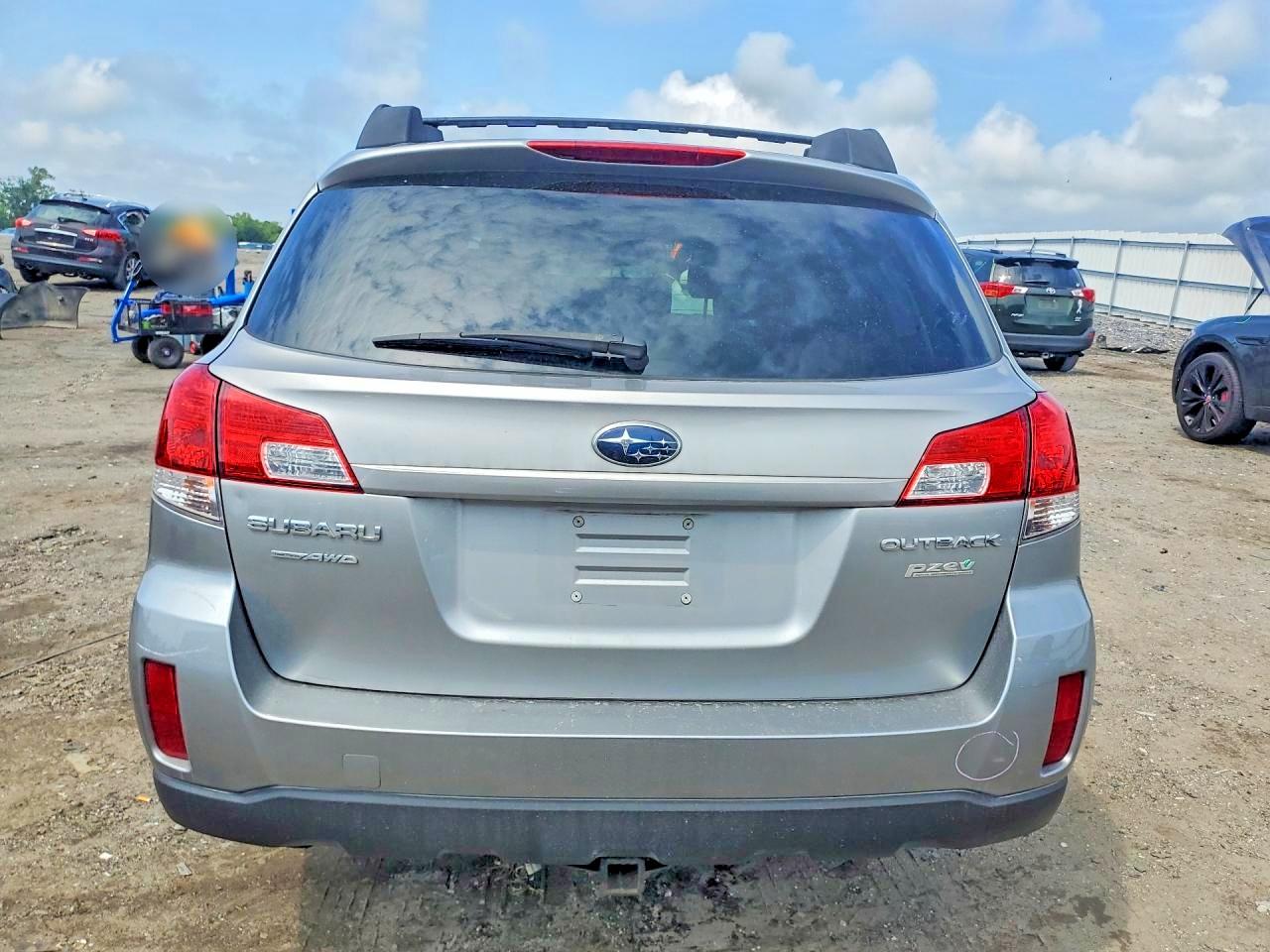 2011 Subaru Outback 2.5i Premium Silver vin: 4S4BRBCC4B3380358