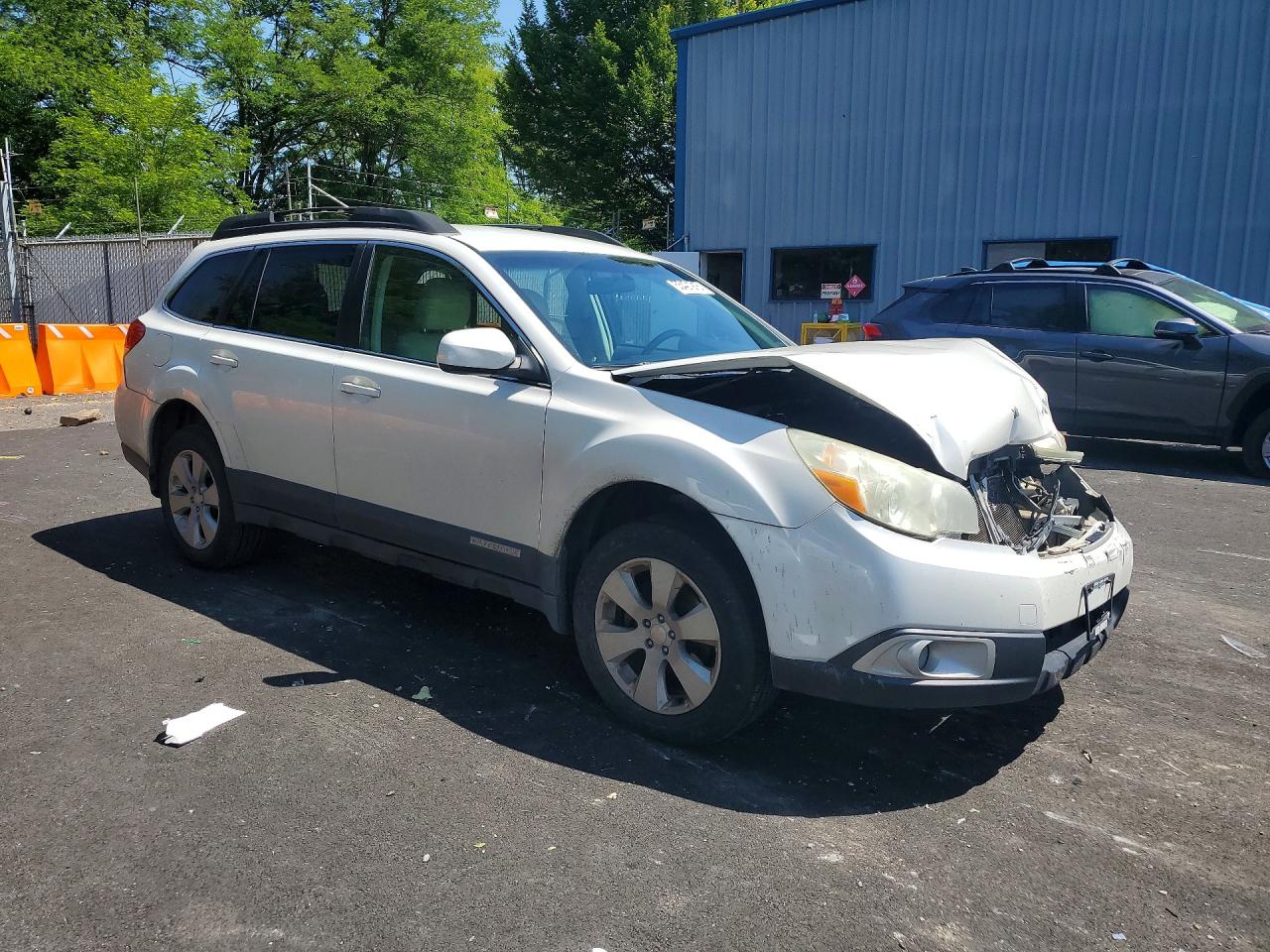 2011 Subaru Outback 2.5i Premium White vin: 4S4BRBCC4B3393157