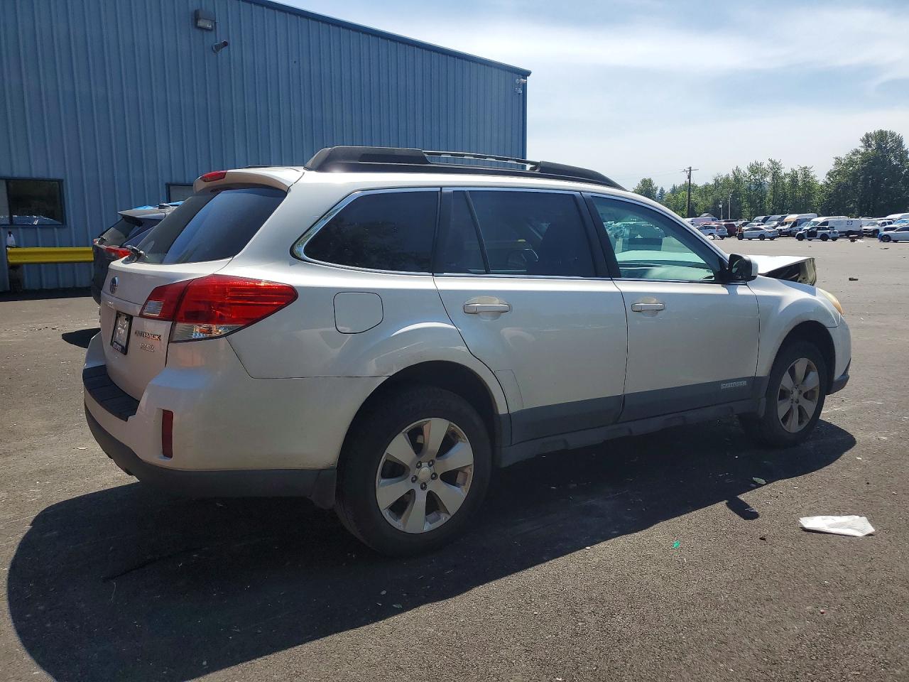 2011 Subaru Outback 2.5i Premium White vin: 4S4BRBCC4B3393157