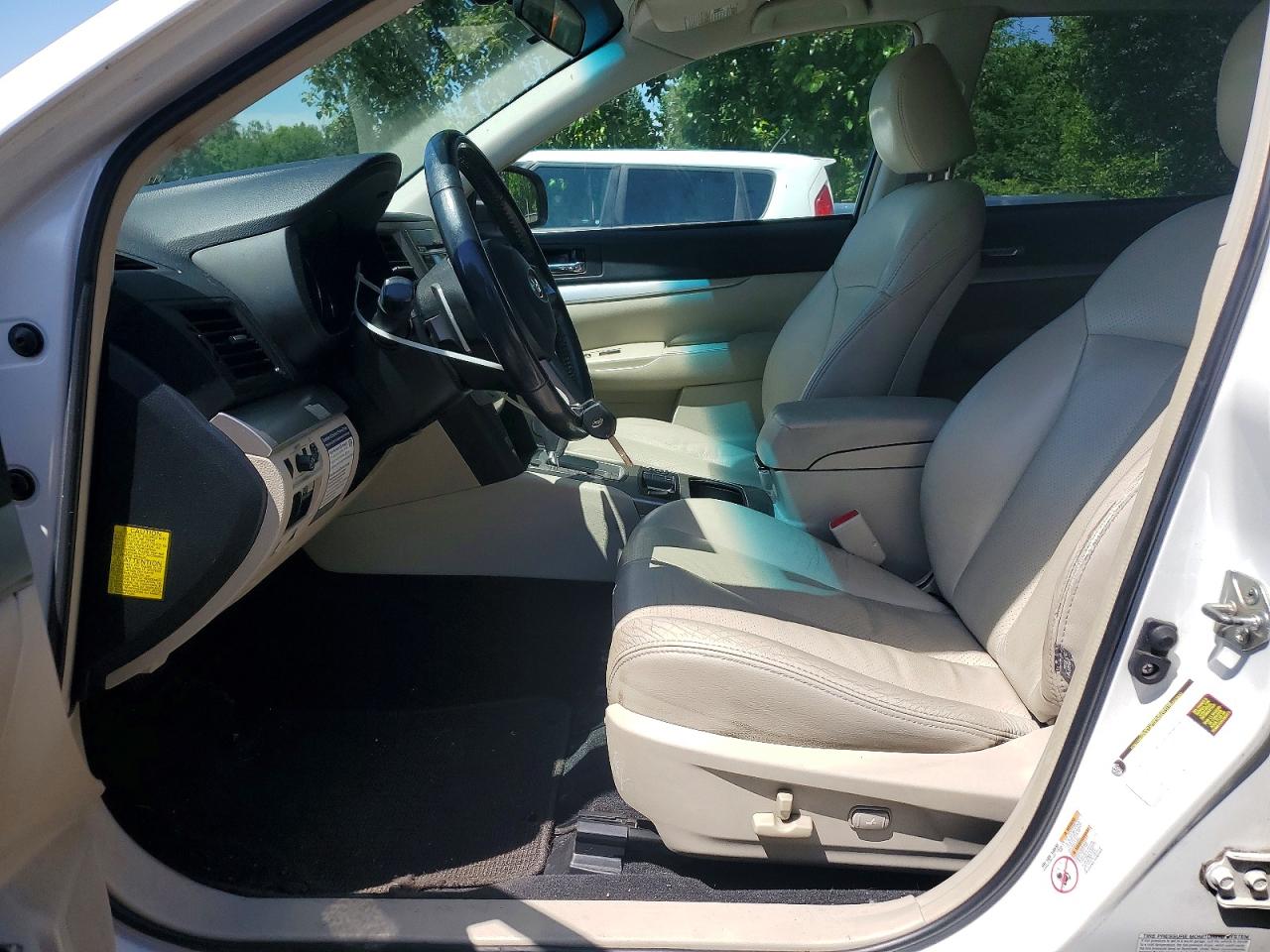 2011 Subaru Outback 2.5i Premium White vin: 4S4BRBCC4B3393157