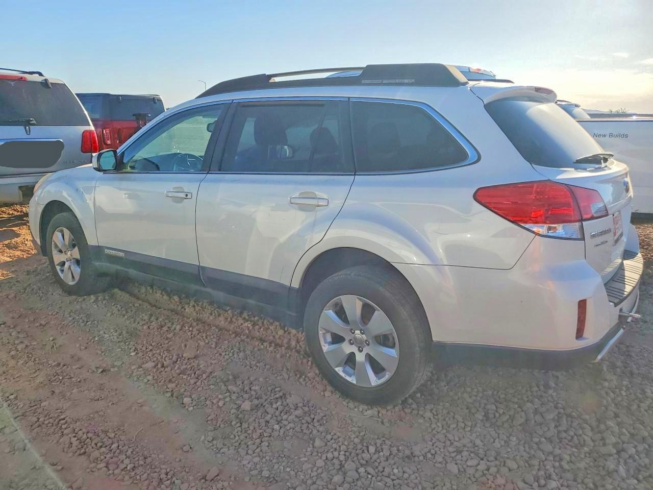 2012 Subaru Outback 2.5i Premium White vin: 4S4BRBCC4C3209658