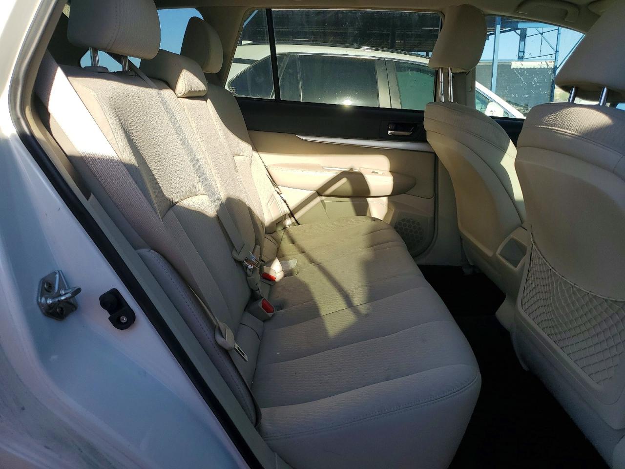 2012 Subaru Outback 2.5i Premium White vin: 4S4BRBCC4C3209658
