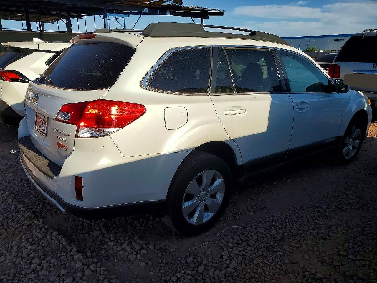 2012 Subaru Outback 2.5i Premium White vin: 4S4BRBCC4C3209658