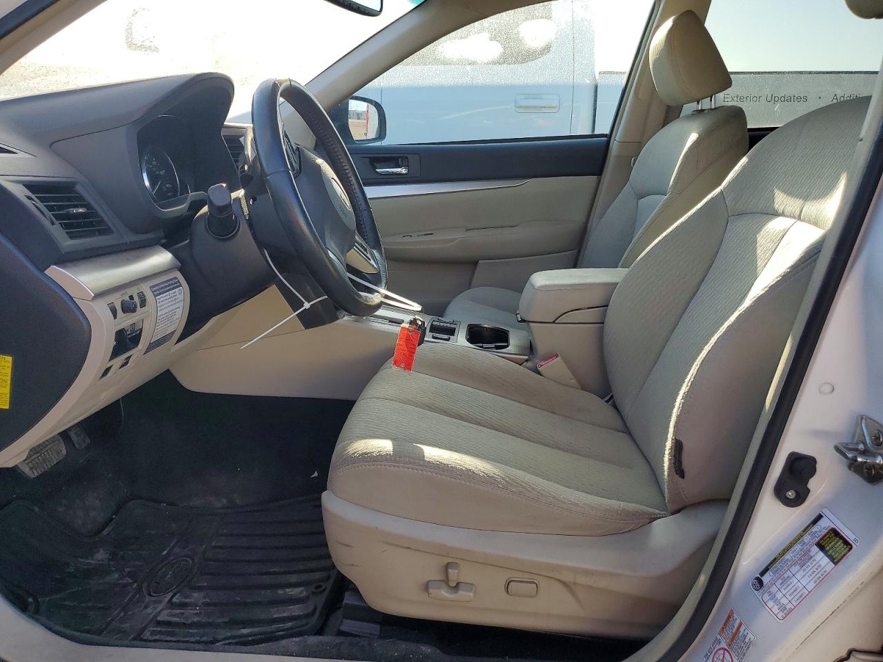 2012 Subaru Outback 2.5i Premium White vin: 4S4BRBCC4C3209658