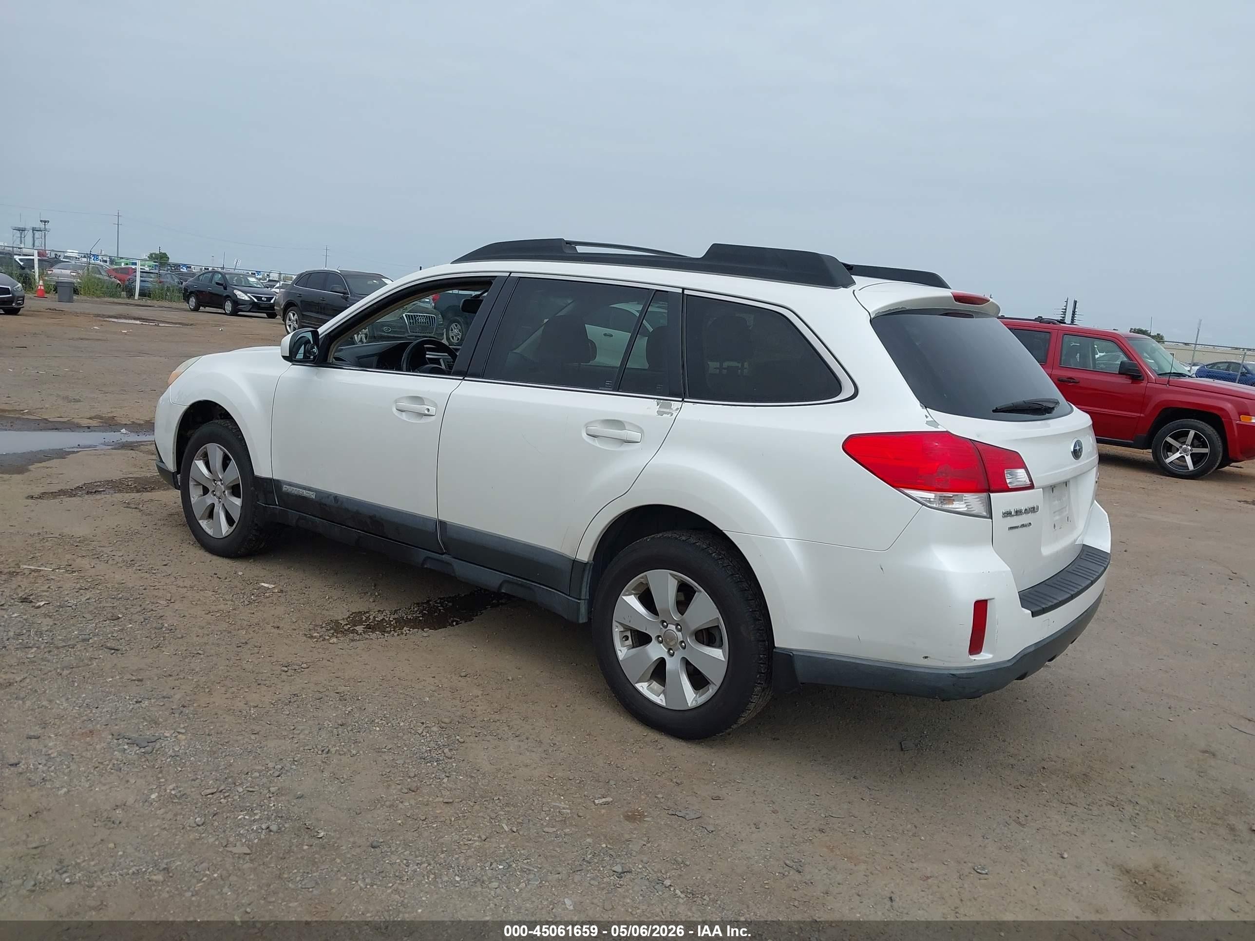 2012 Subaru Outback 2.5i Premium Белый vin: 4S4BRBCC4C3268807