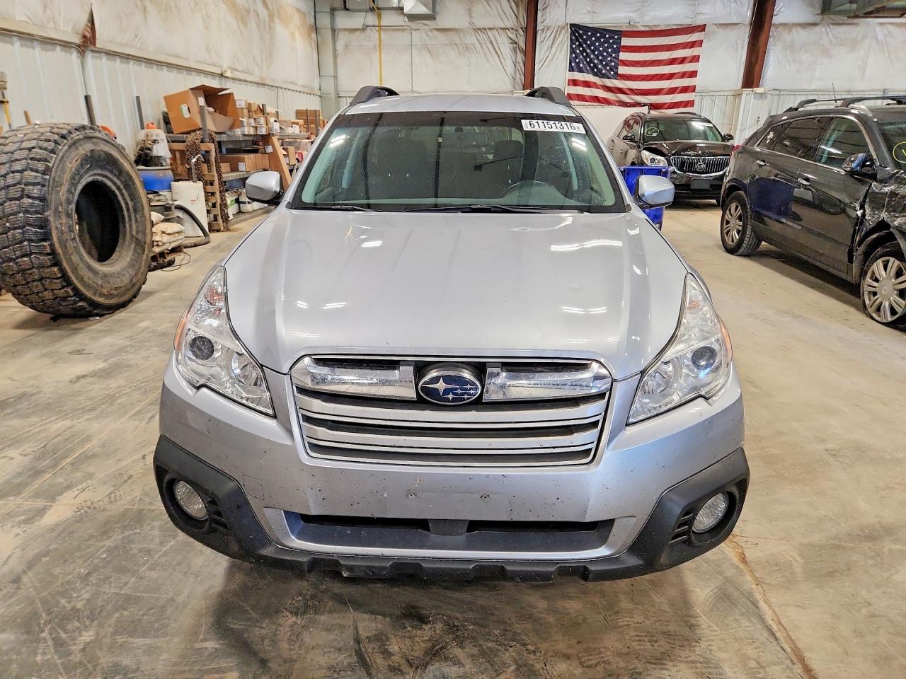 2013 Subaru Outback 2.5i Premium Серебряный vin: 4S4BRBCC4D3222718