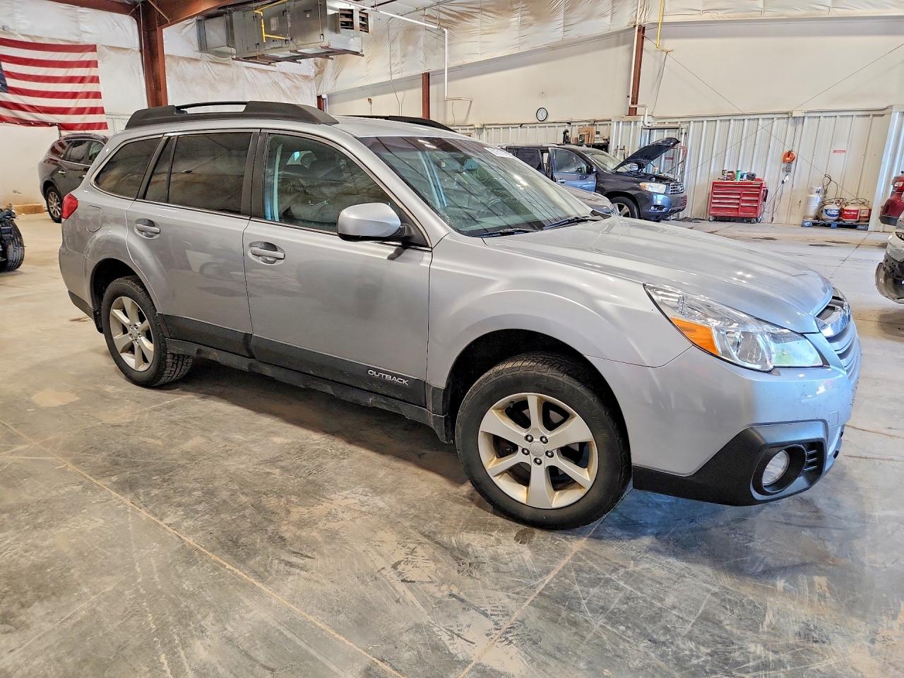 2013 Subaru Outback 2.5i Premium Серебряный vin: 4S4BRBCC4D3222718