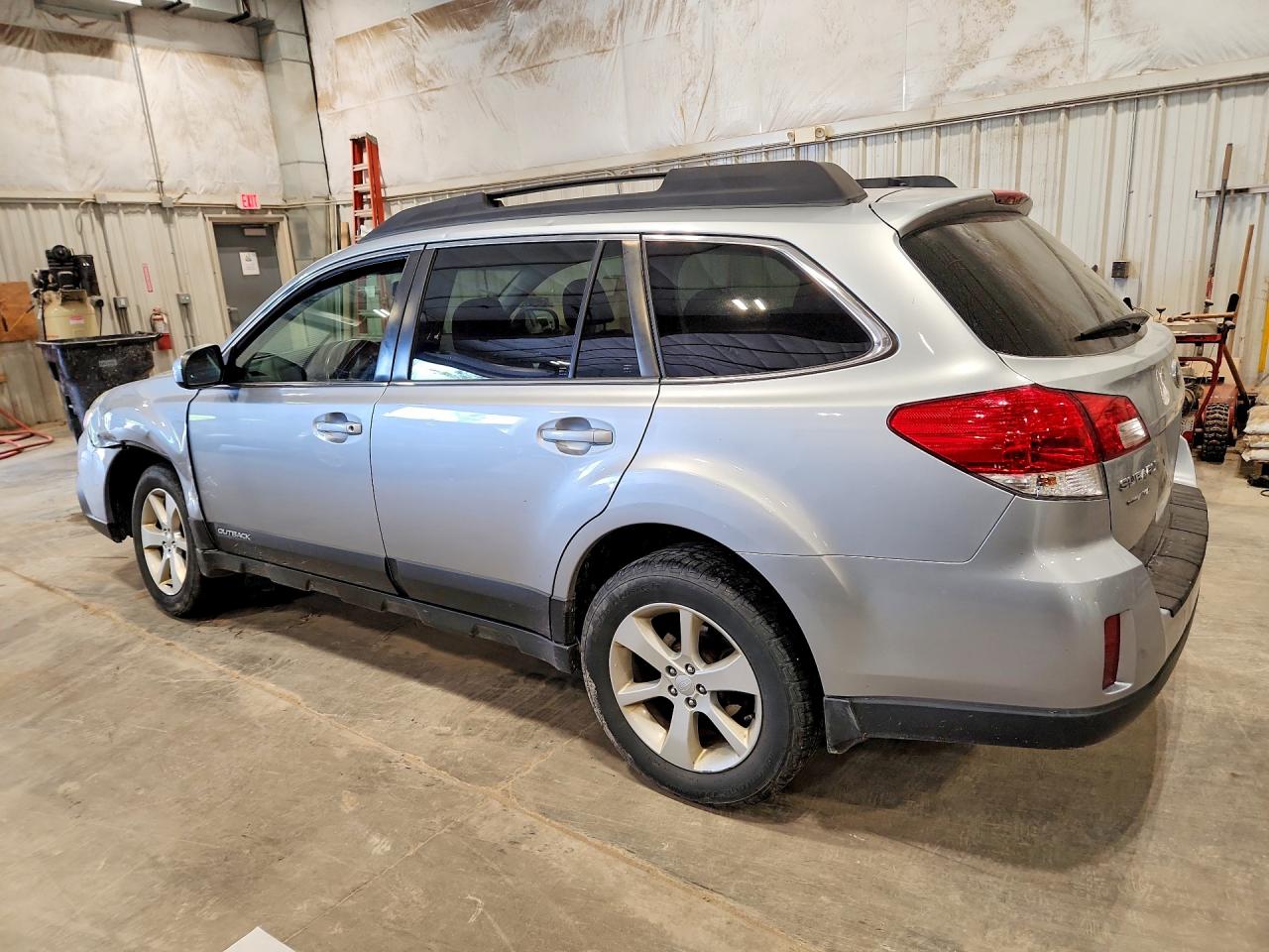 2013 Subaru Outback 2.5i Premium Серебряный vin: 4S4BRBCC4D3222718