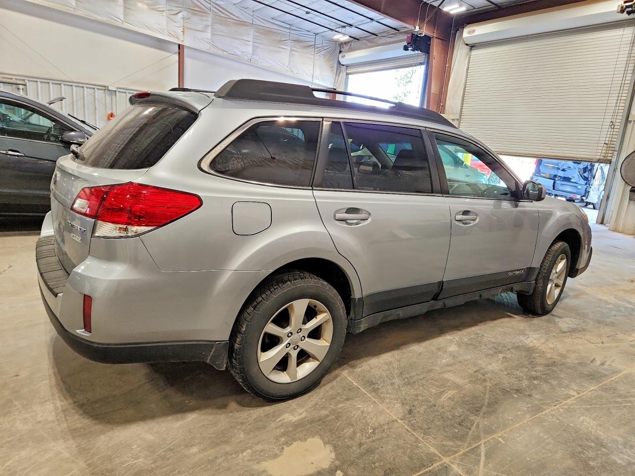 2013 Subaru Outback 2.5i Premium Серебряный vin: 4S4BRBCC4D3222718