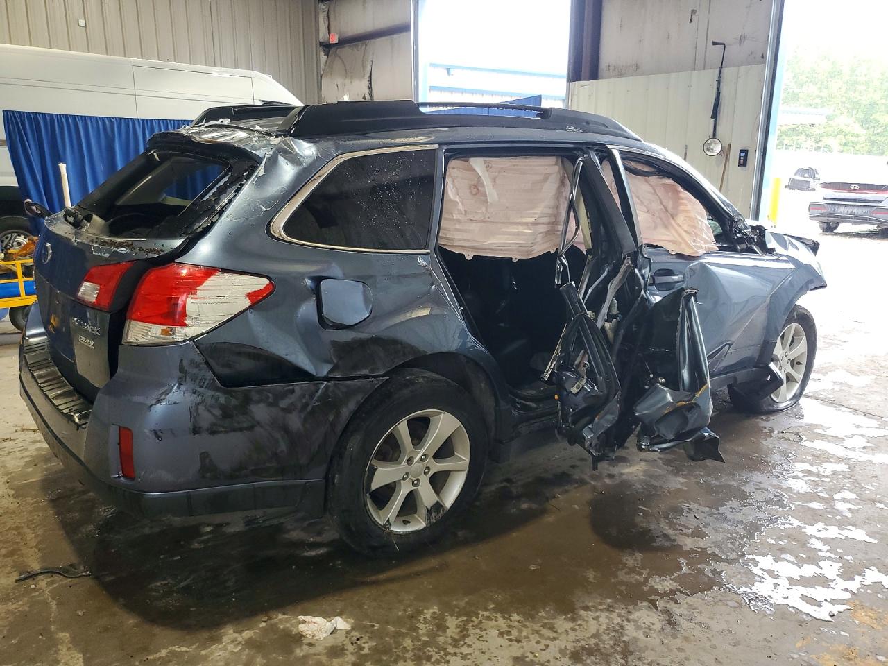 2013 Subaru Outback 2.5i Premium Blue vin: 4S4BRBCC4D3248803