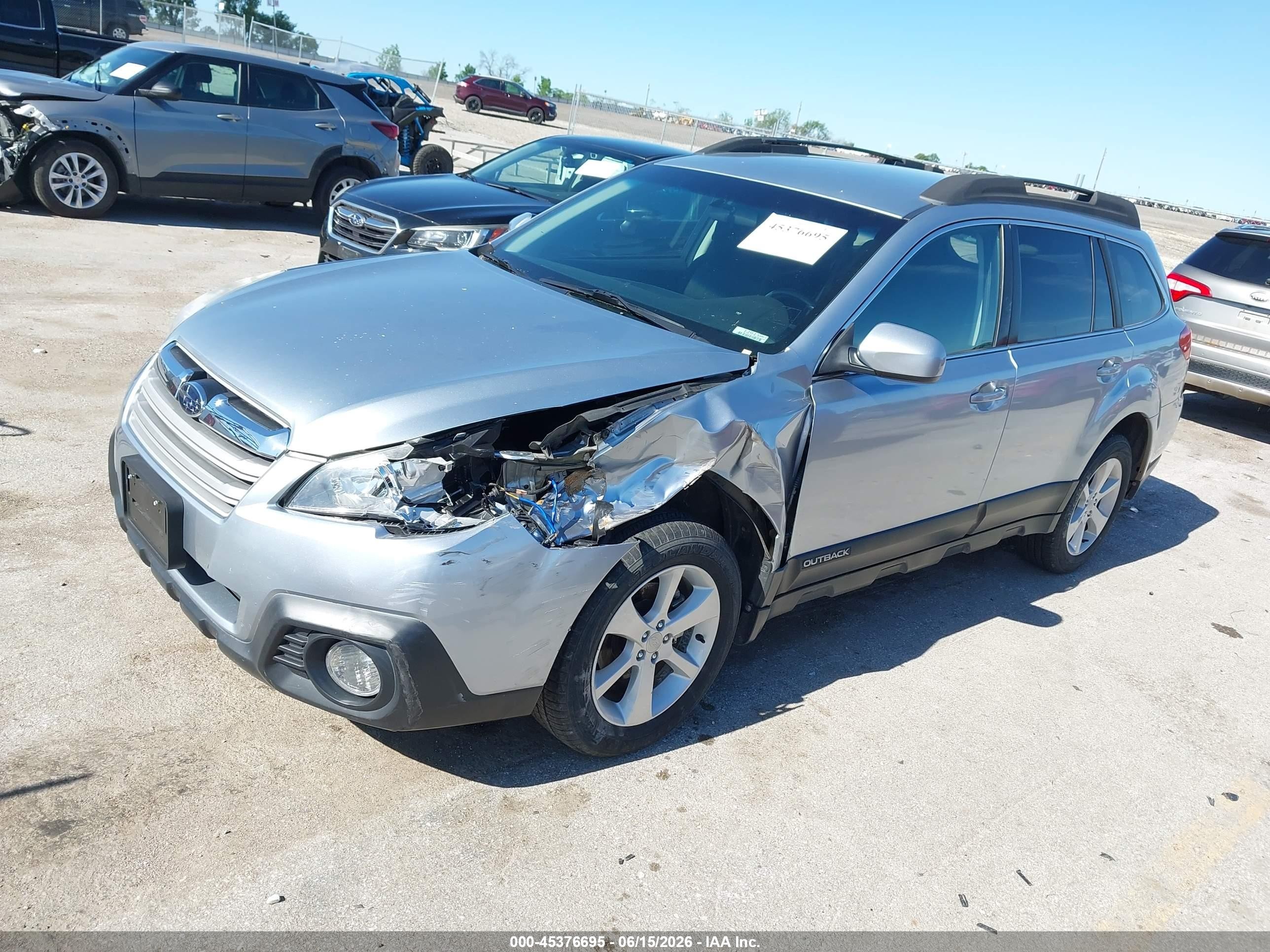 2013 Subaru Outback 2.5i Premium Серебряный vin: 4S4BRBCC4D3297404