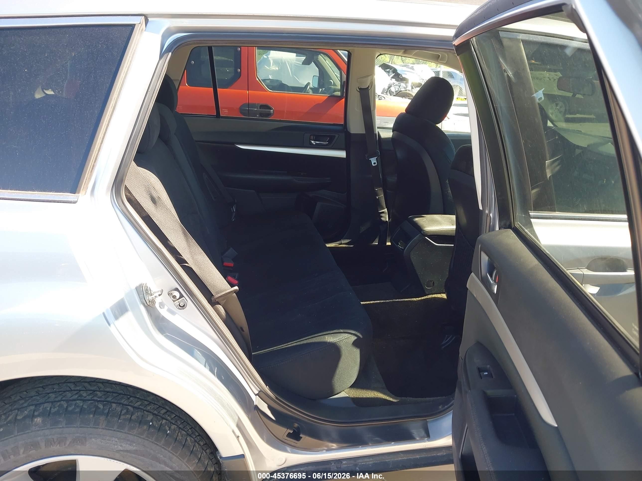 2013 Subaru Outback 2.5i Premium Серебряный vin: 4S4BRBCC4D3297404