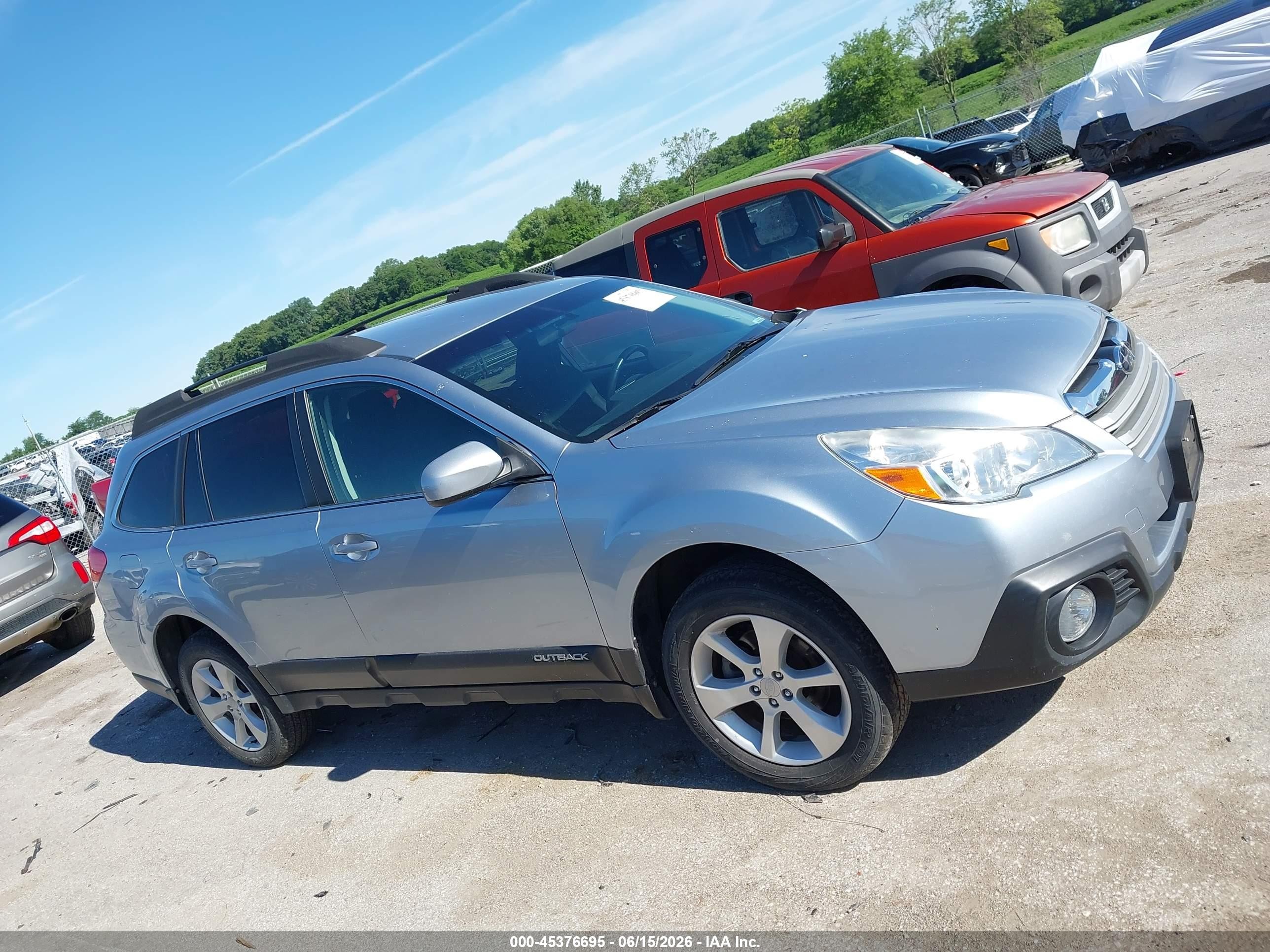 2013 Subaru Outback 2.5i Premium Серебряный vin: 4S4BRBCC4D3297404