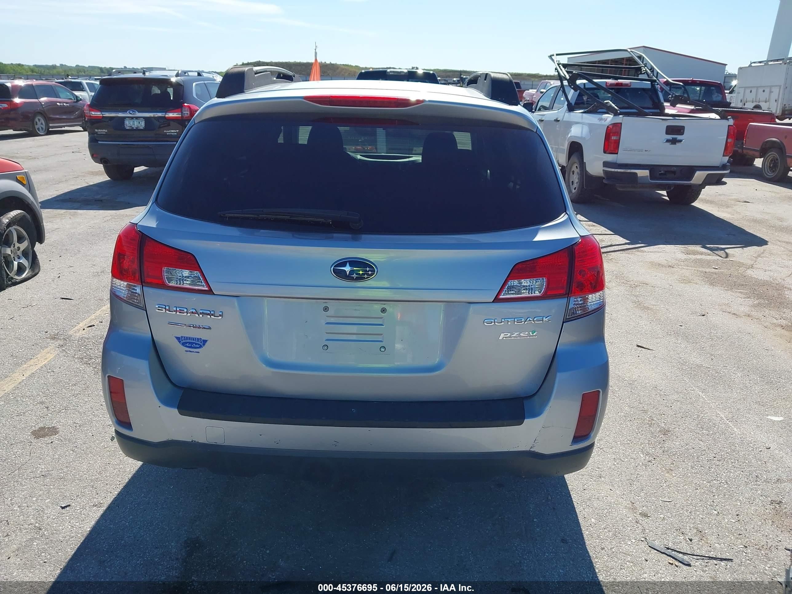 2013 Subaru Outback 2.5i Premium Серебряный vin: 4S4BRBCC4D3297404