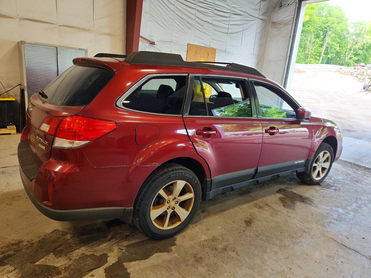 2013 Subaru Outback 2.5i Premium Red vin: 4S4BRBCC4D3320664