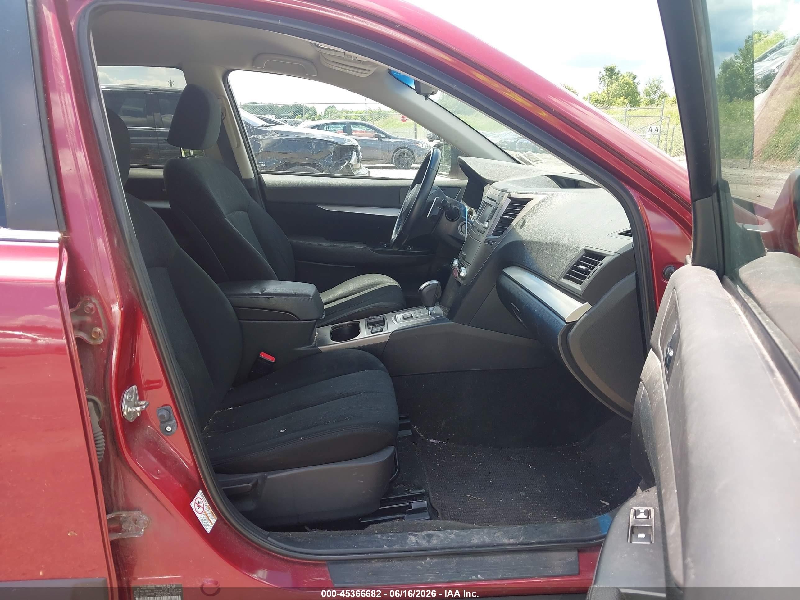 2014 Subaru Outback 2.5i Premium Red vin: 4S4BRBCC4E3202356