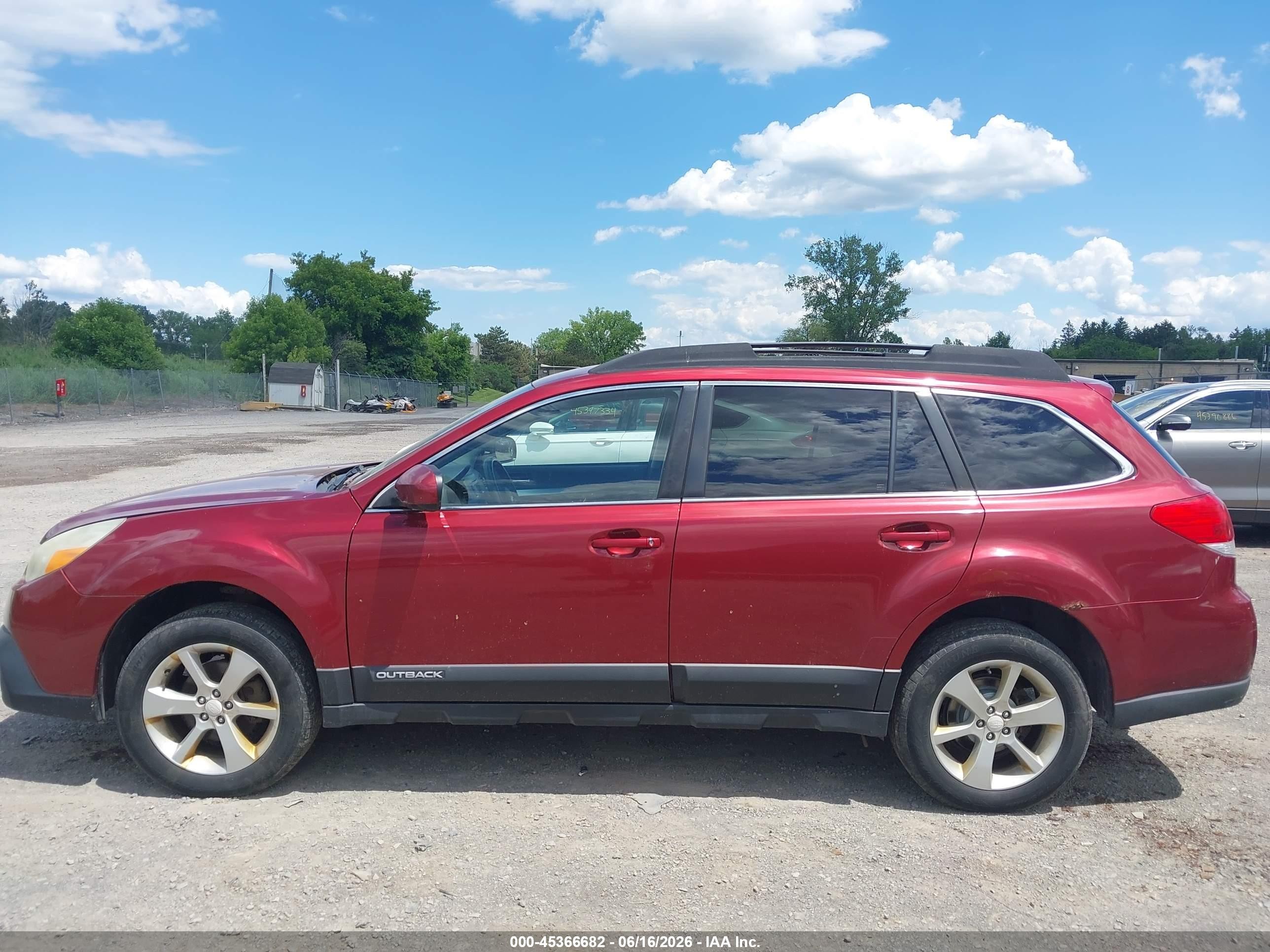 2014 Subaru Outback 2.5i Premium Red vin: 4S4BRBCC4E3202356