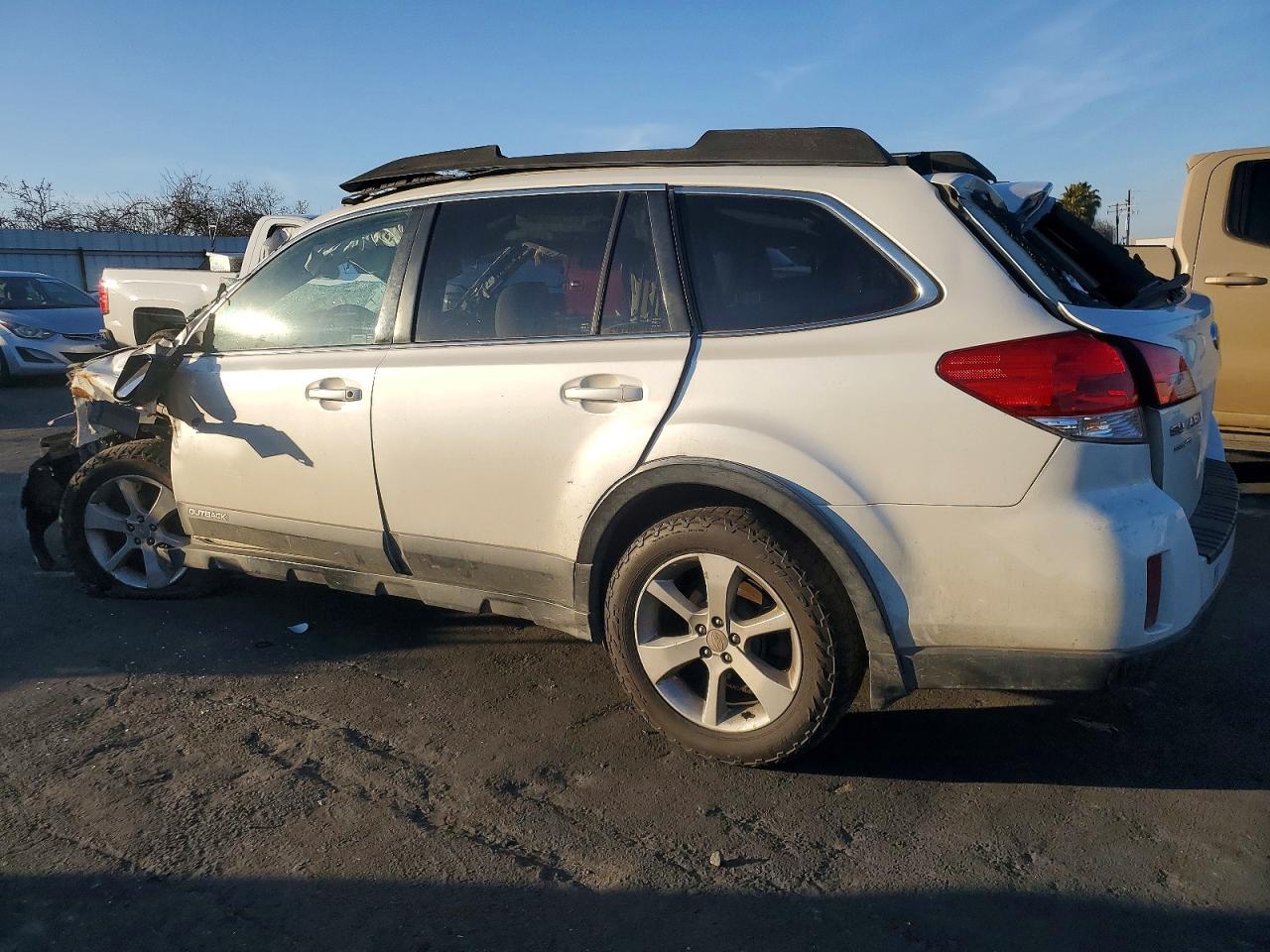 2014 Subaru Outback 2.5i Premium White vin: 4S4BRBCC4E3254909