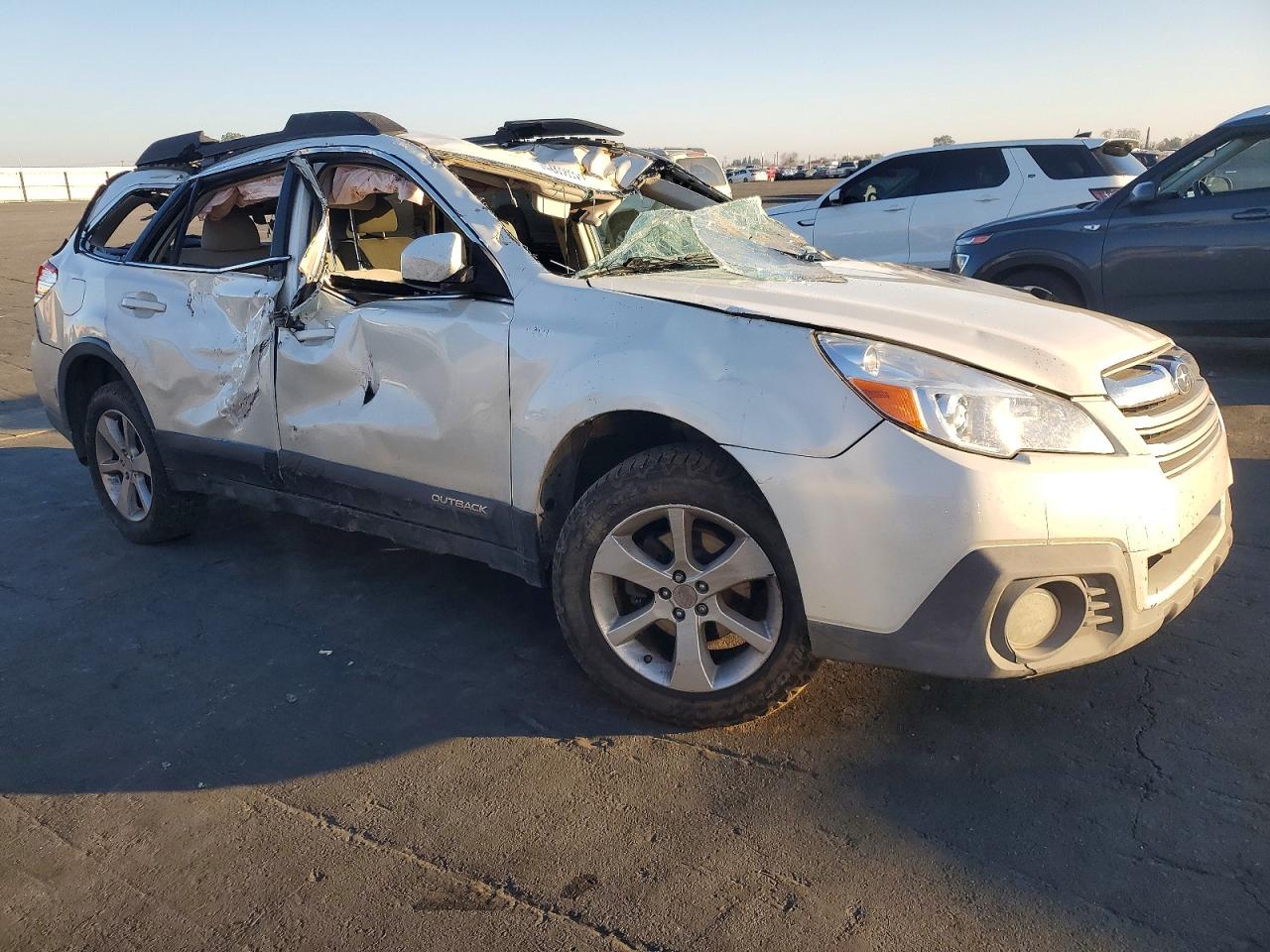 2014 Subaru Outback 2.5i Premium White vin: 4S4BRBCC4E3254909
