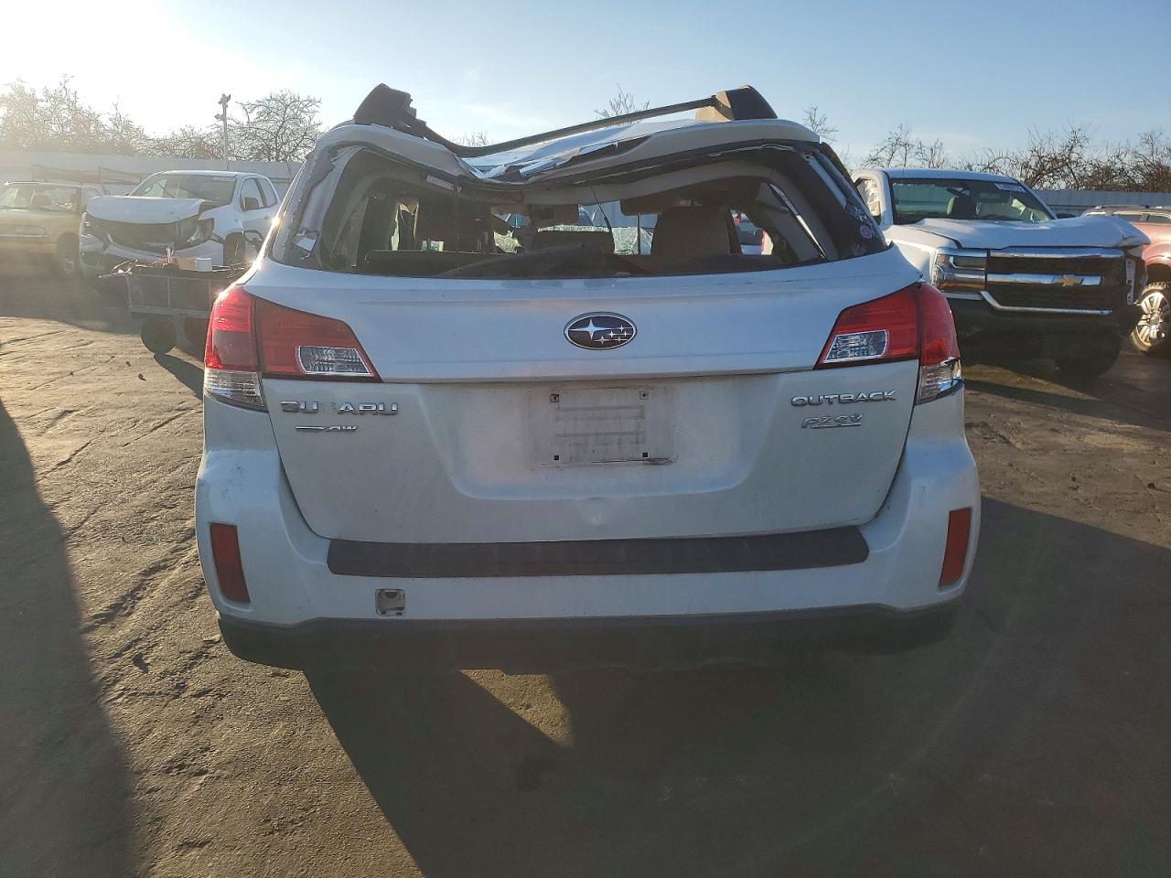 2014 Subaru Outback 2.5i Premium White vin: 4S4BRBCC4E3254909