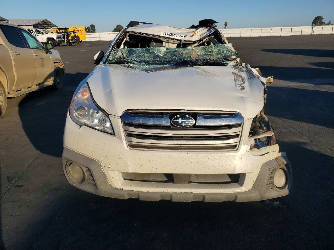 2014 Subaru Outback 2.5i Premium White vin: 4S4BRBCC4E3254909