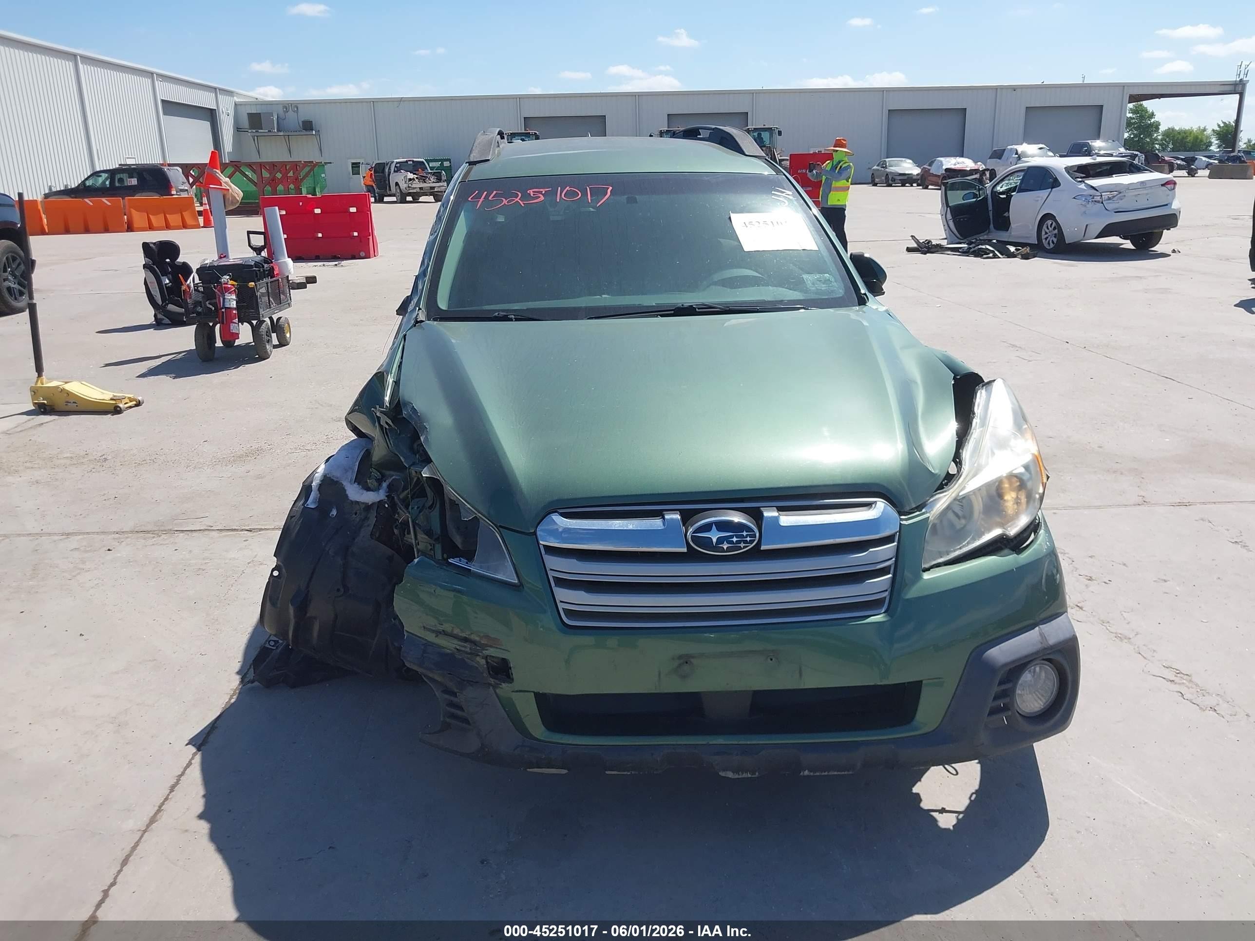 2014 Subaru Outback 2.5i Premium Green vin: 4S4BRBCC4E3267059