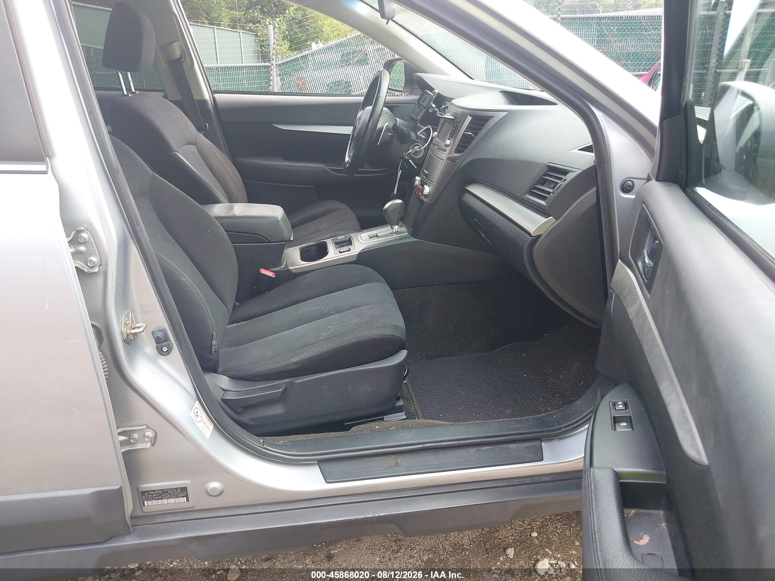 2014 Subaru Outback 2.5i Premium Silver vin: 4S4BRBCC4E3278532